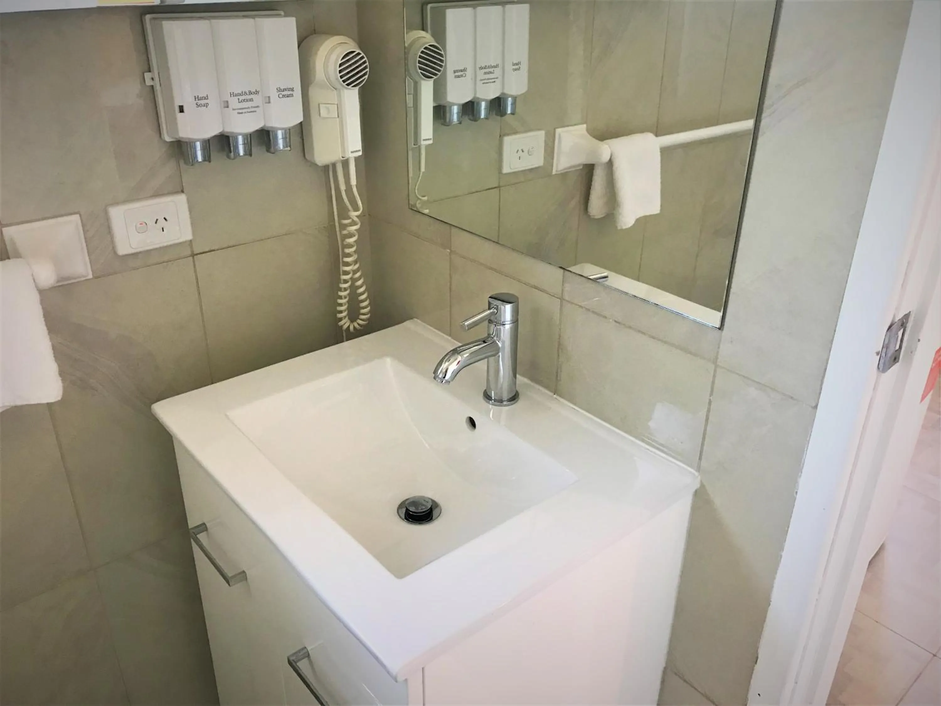 Bathroom in Toukley Motor Inn