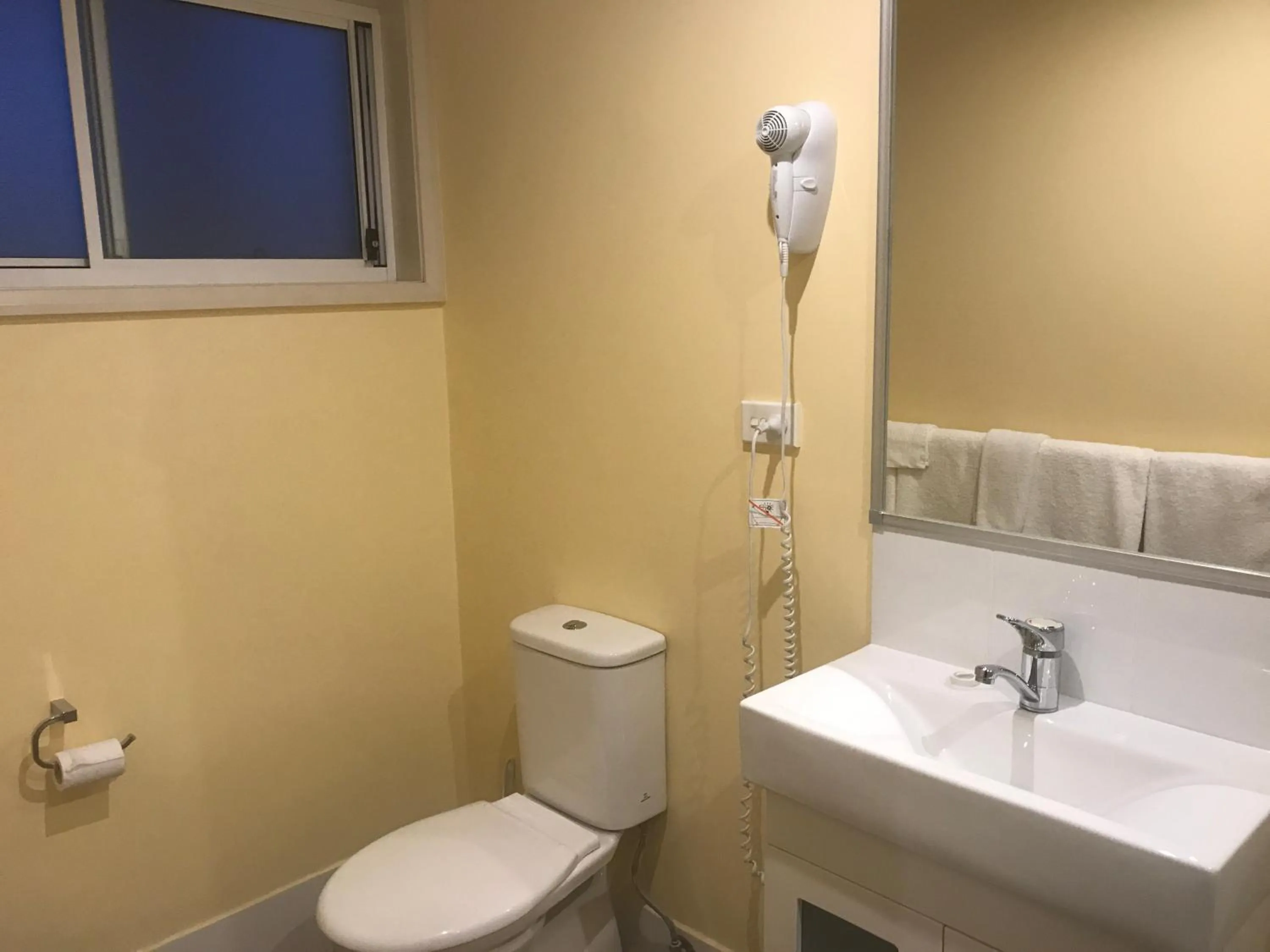 Bathroom in Toukley Motor Inn