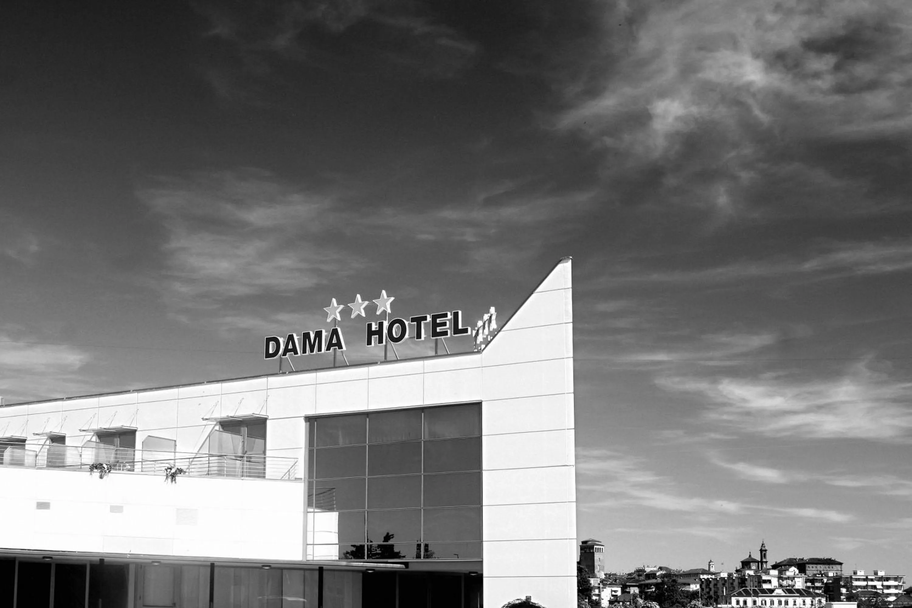 Facade/entrance in Dama Hotel