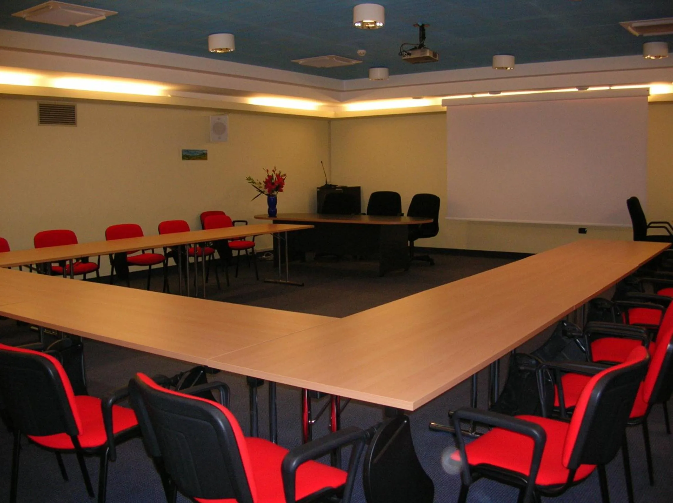 Business facilities in Dama Hotel