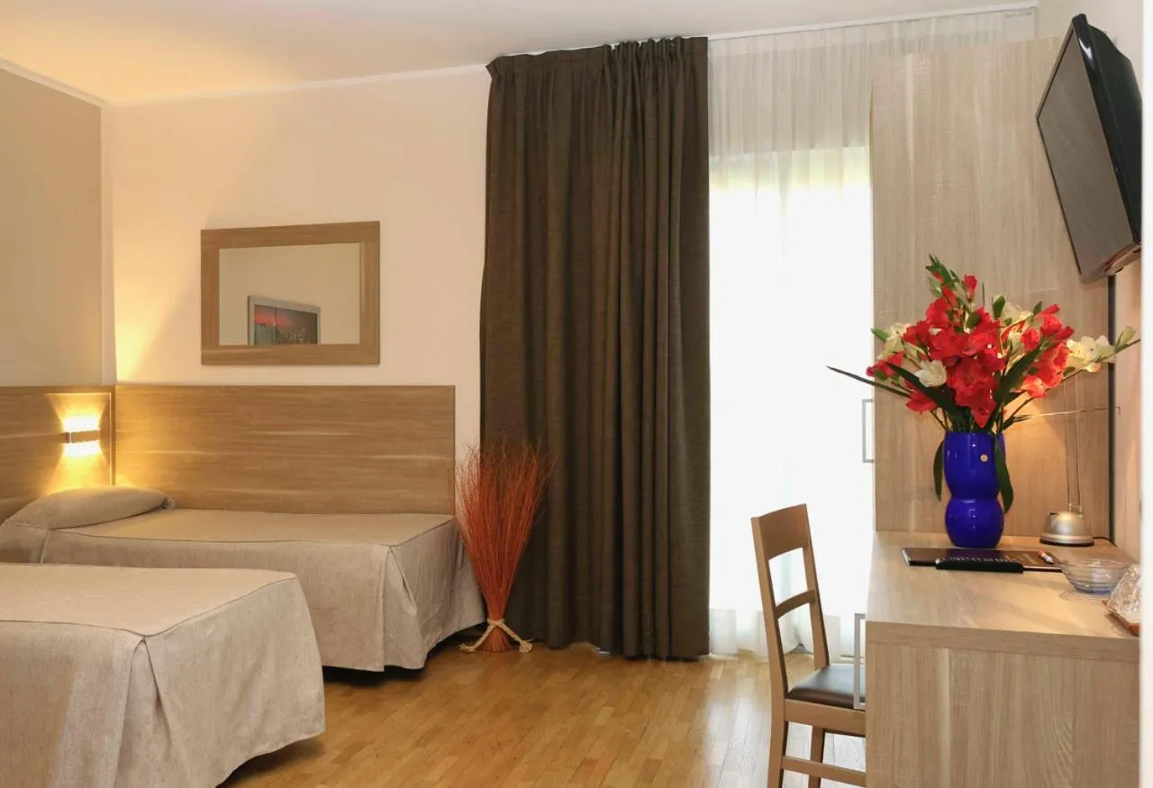 TV and multimedia, Bed in Dama Hotel