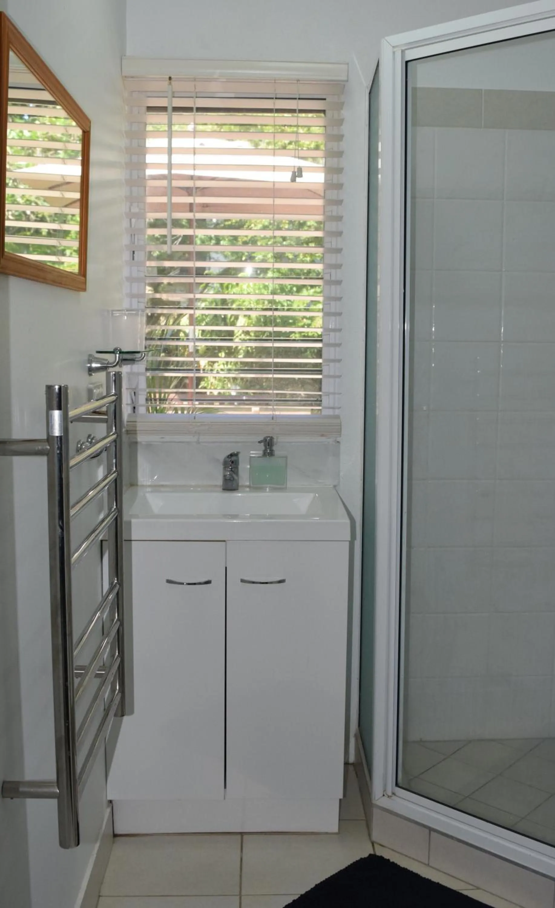 Bathroom in South Pacific Bed & Breakfast