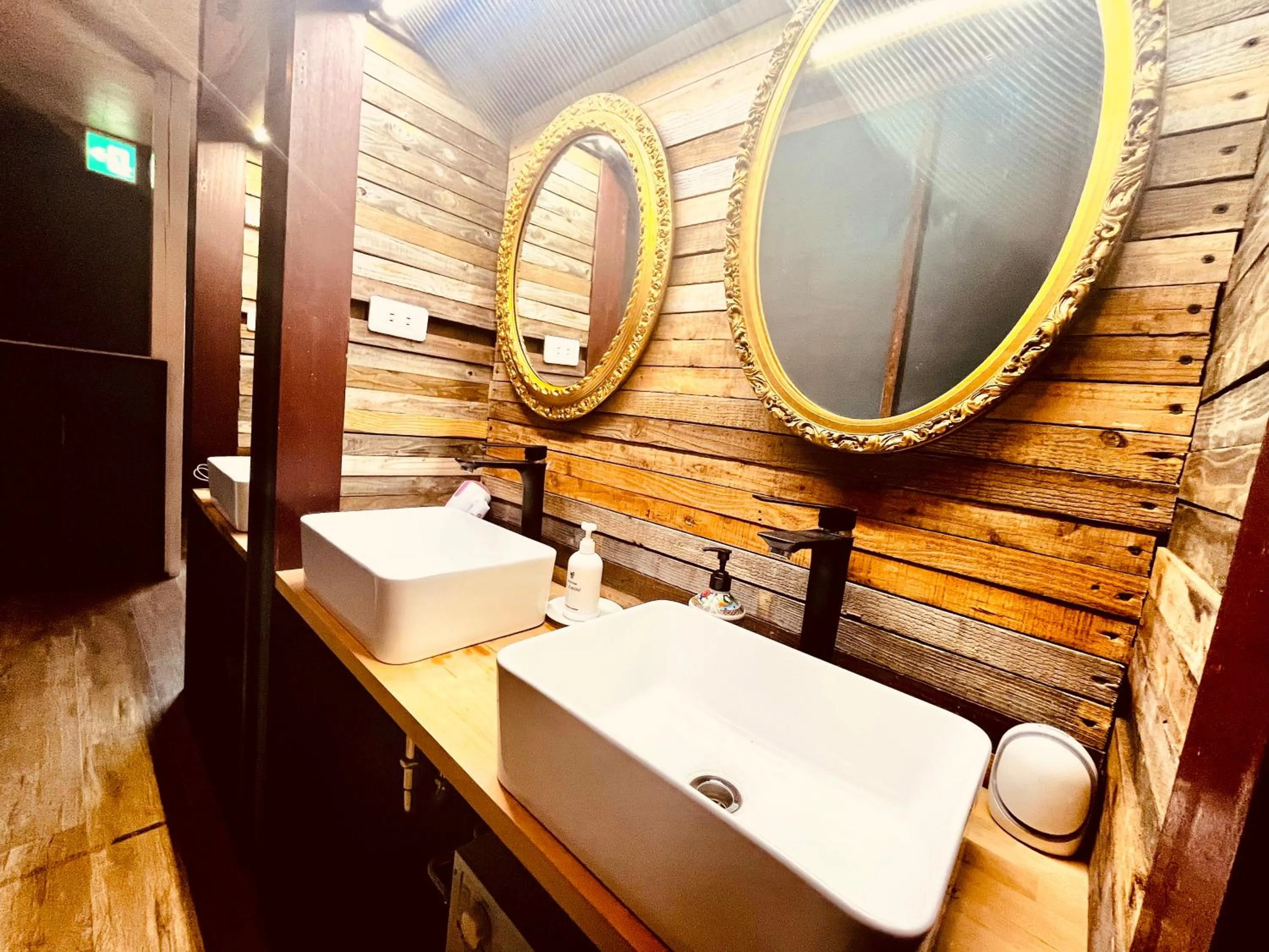 Area and facilities in Drive in Ichinomiya motel