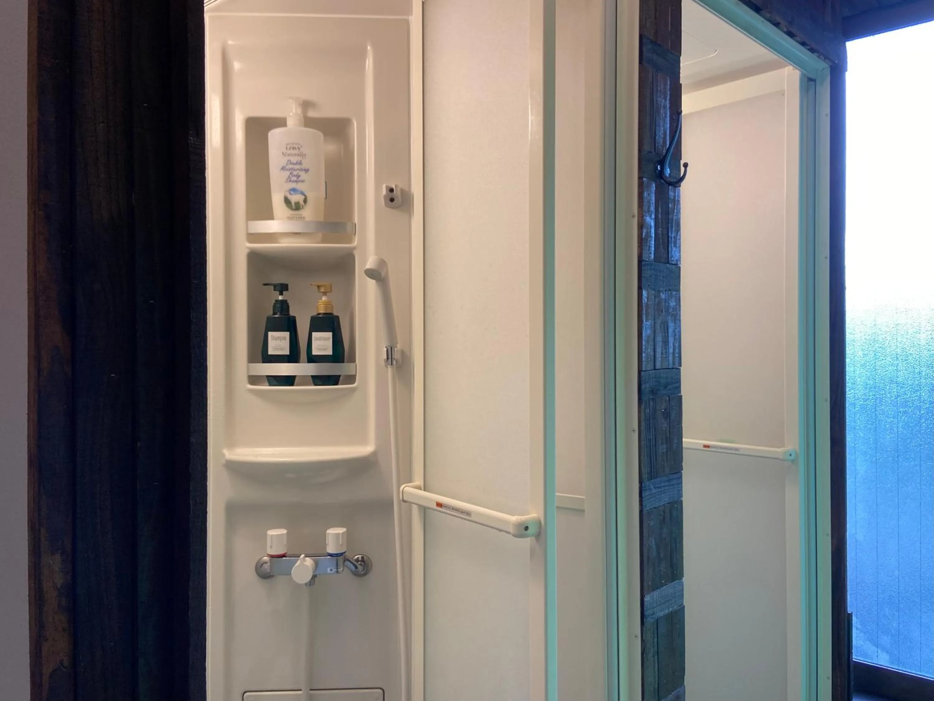 Shower in Drive in Ichinomiya motel