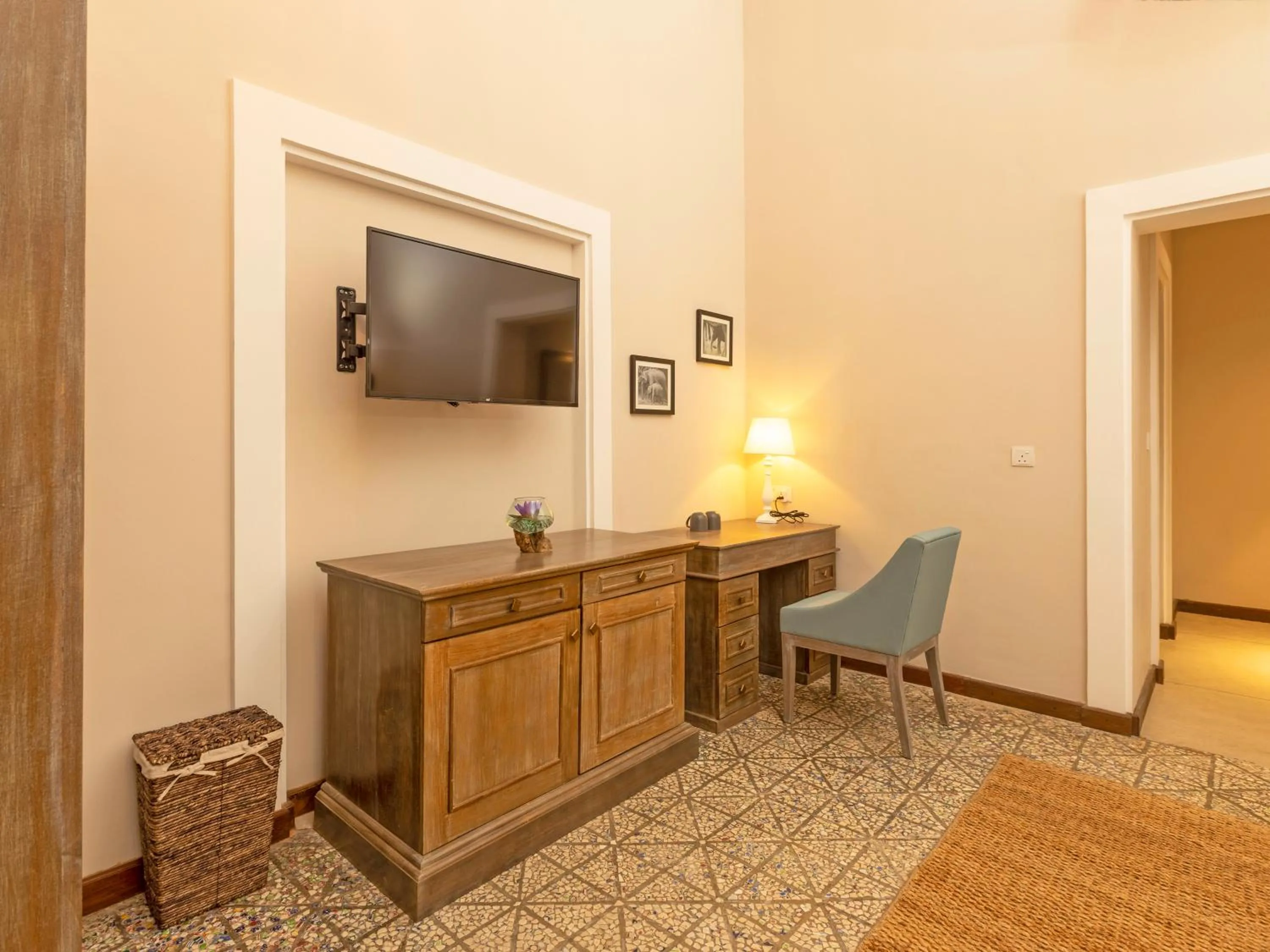 TV and multimedia in Heritage Boutique by Seven Angels