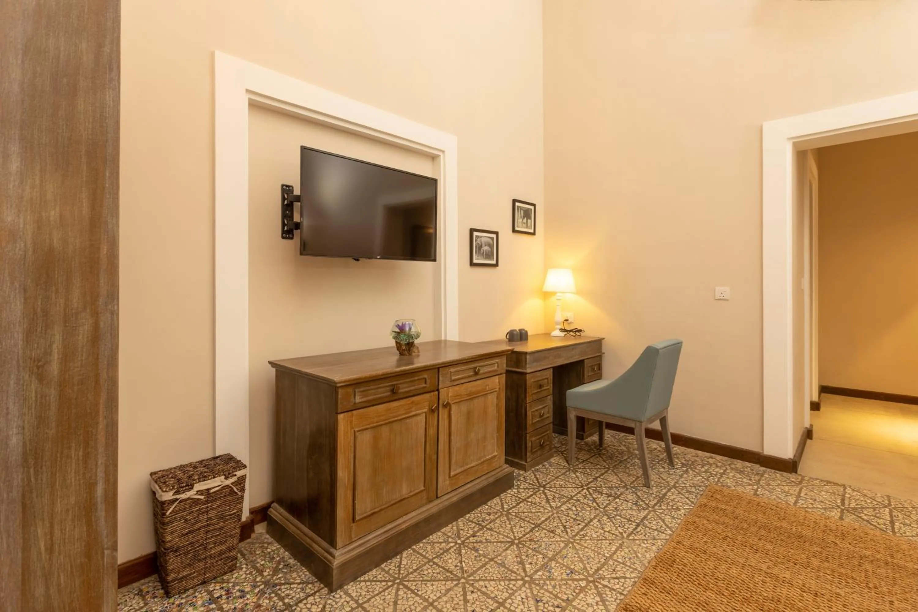 TV and multimedia in Heritage Boutique by Seven Angels