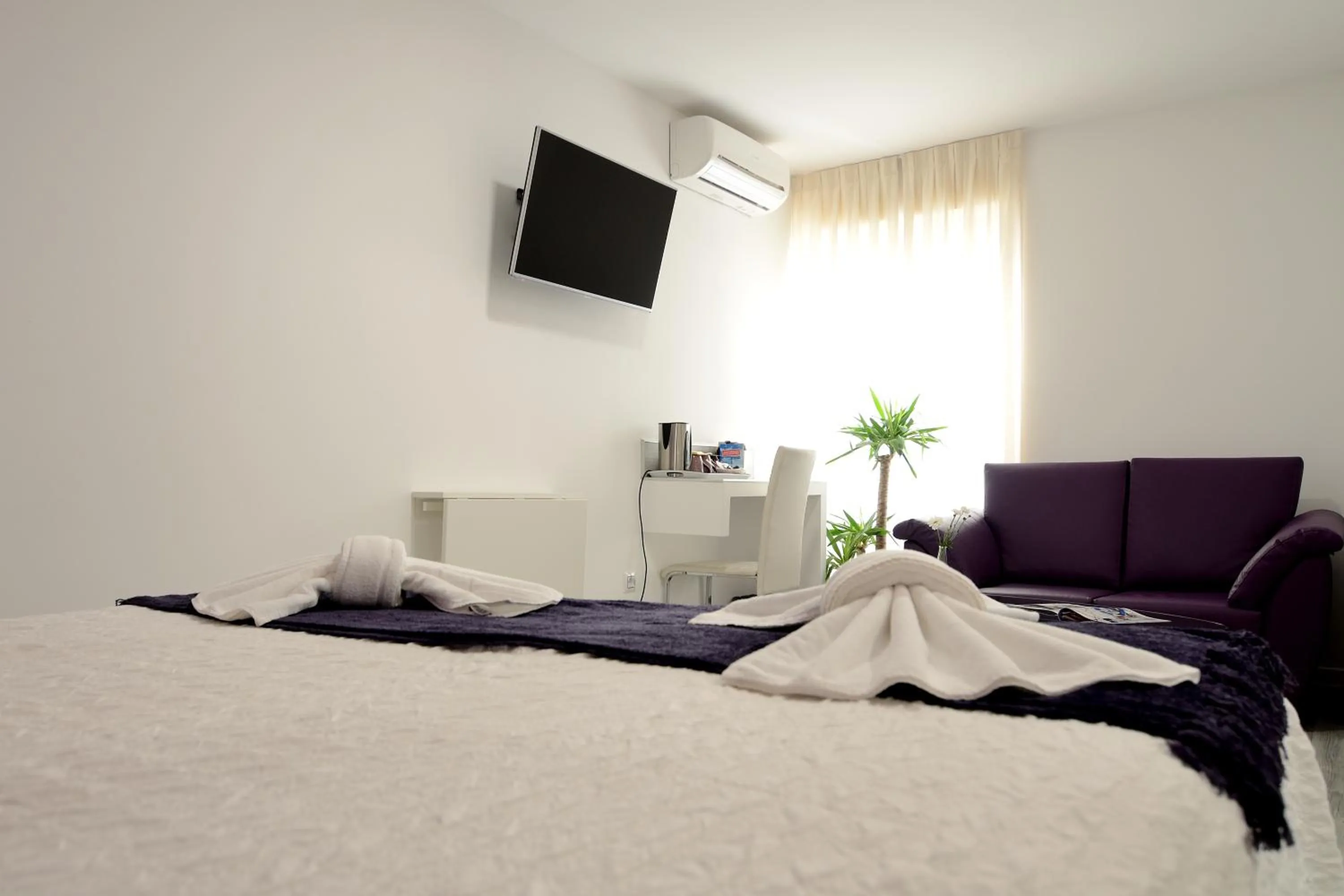 Patio, Bed in Hostal Alexis Madrid