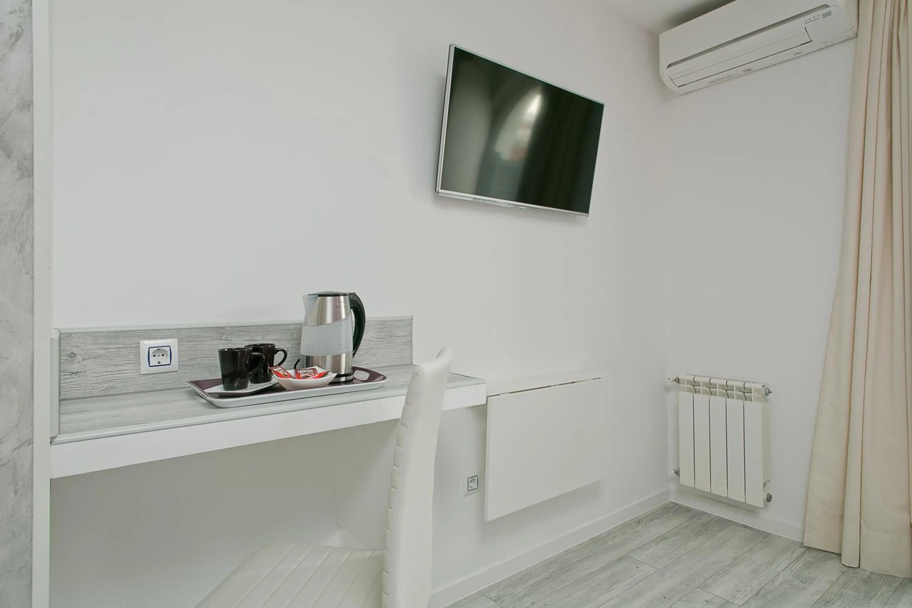 TV and multimedia in Hostal Alexis Madrid