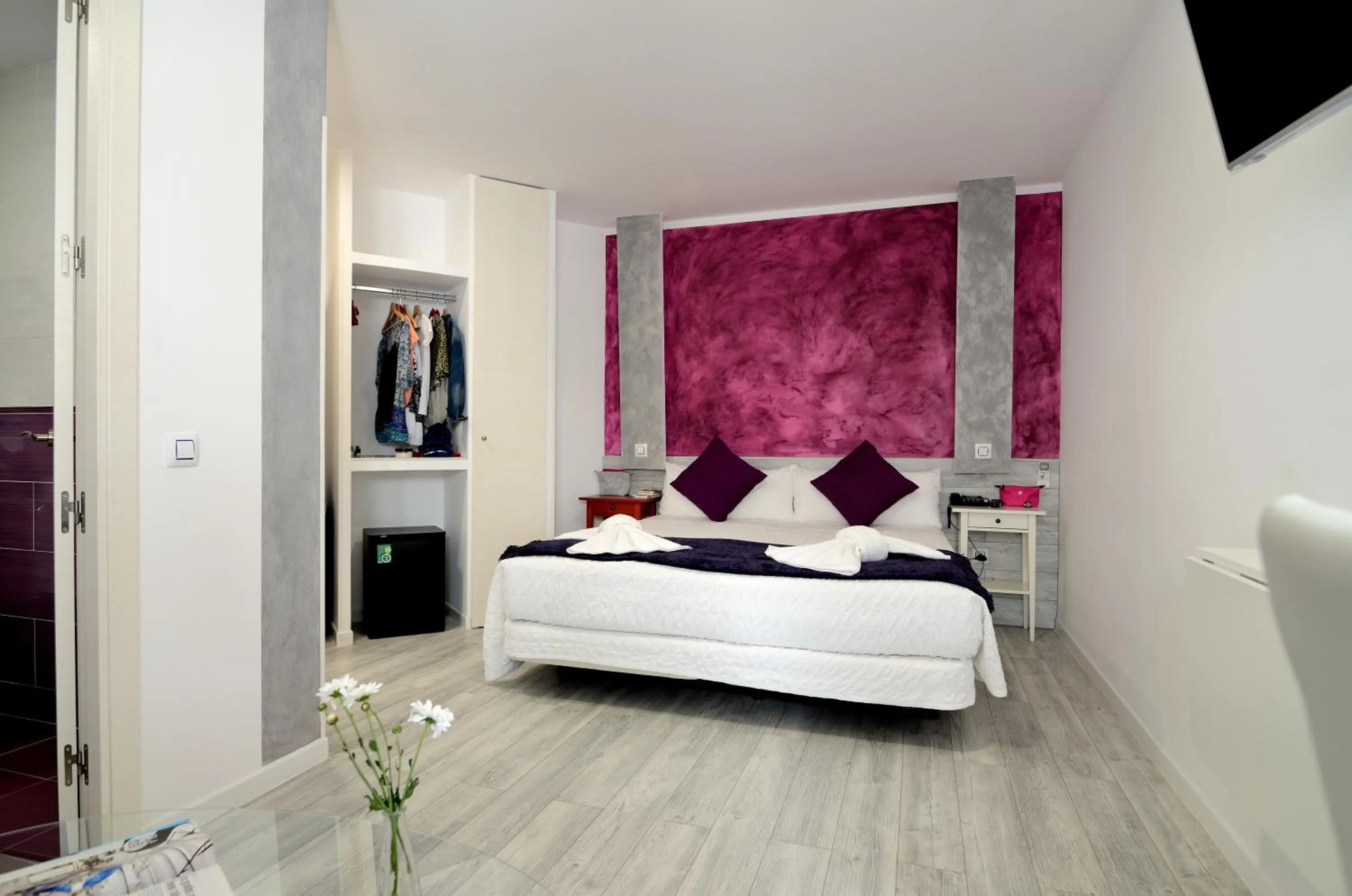 Patio, Bed in Hostal Alexis Madrid