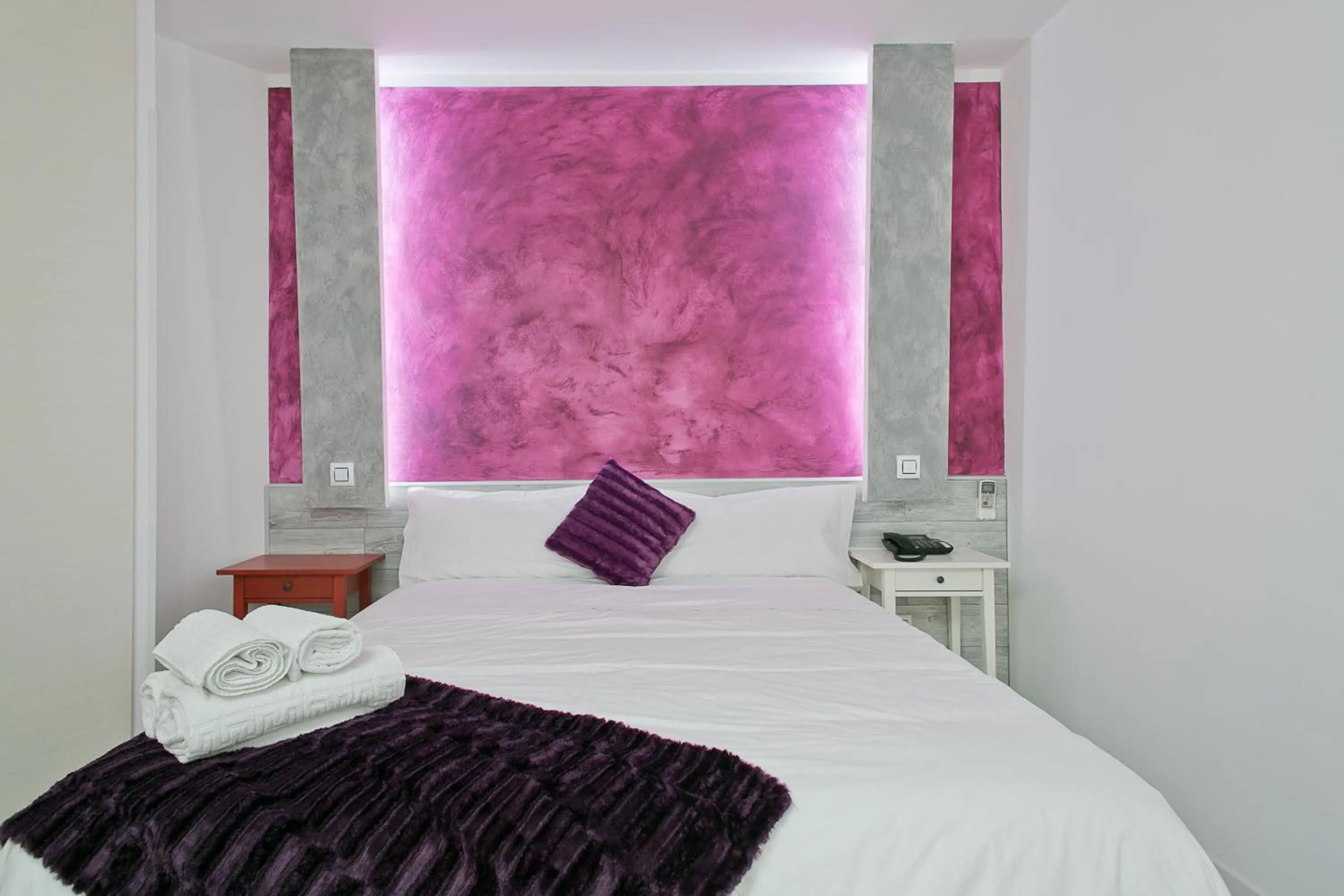 Patio, Bed in Hostal Alexis Madrid