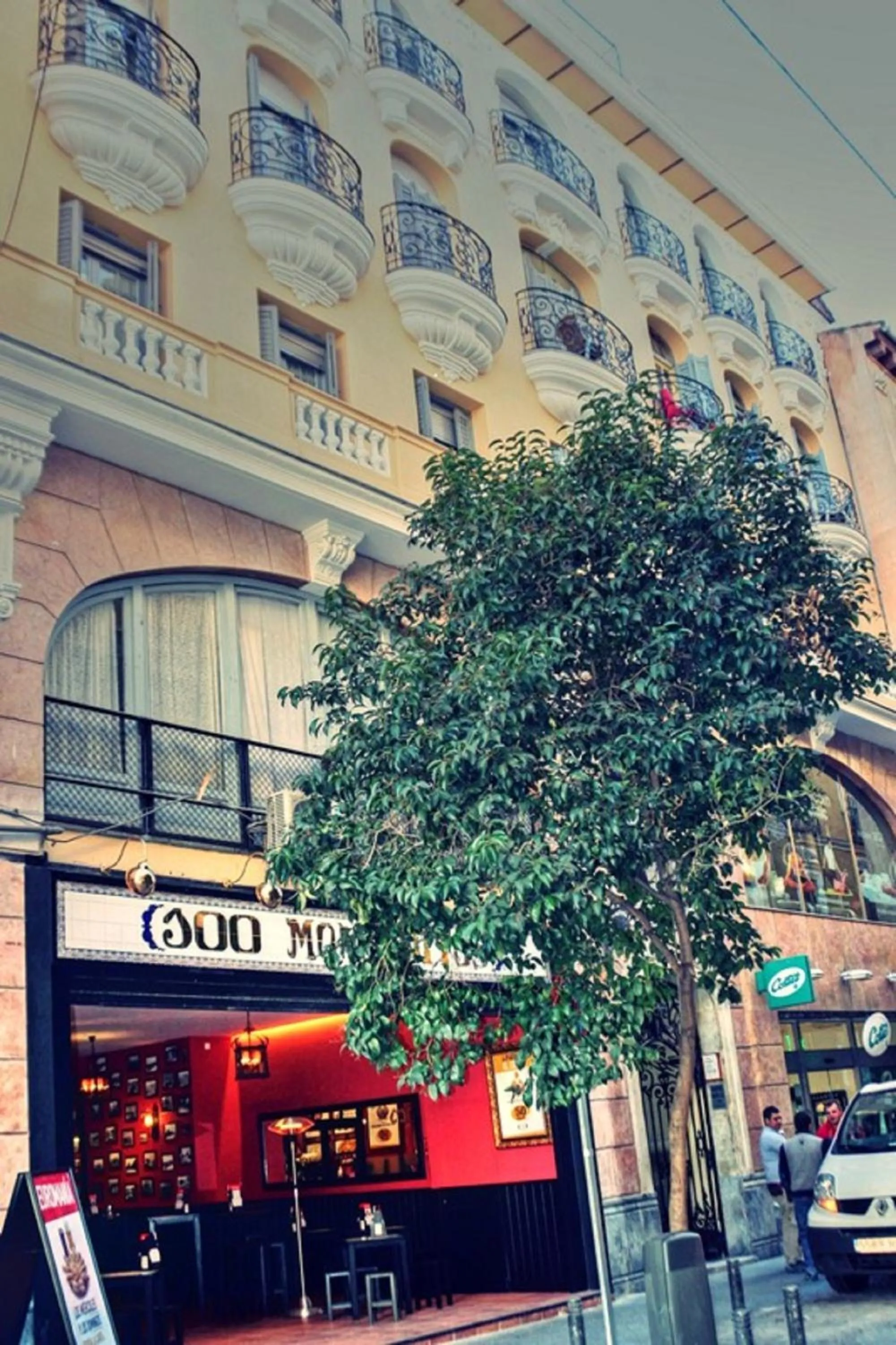 Facade/entrance in Hostal Alexis Madrid
