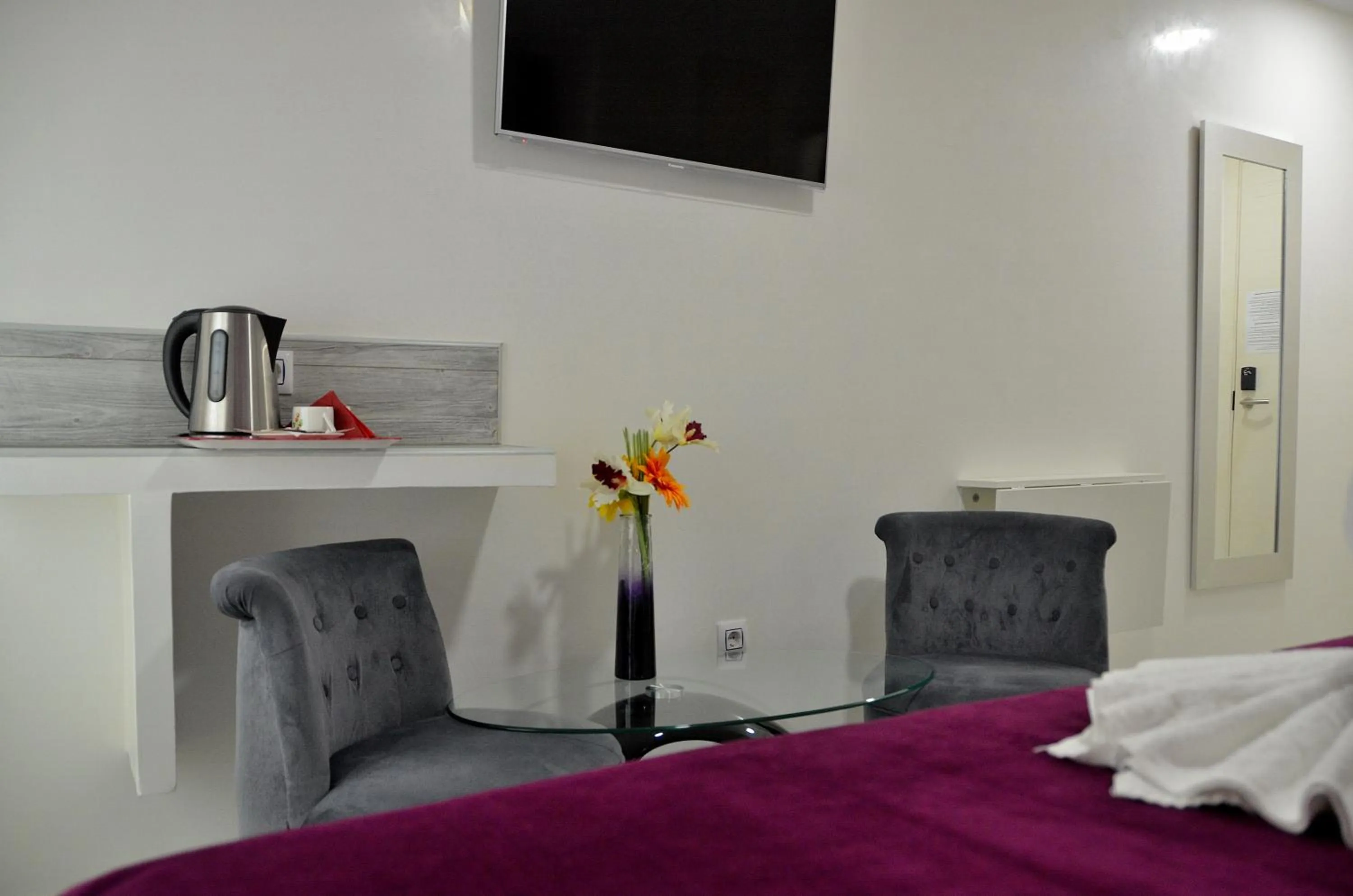 Coffee/tea facilities, Bed in Hostal Alexis Madrid