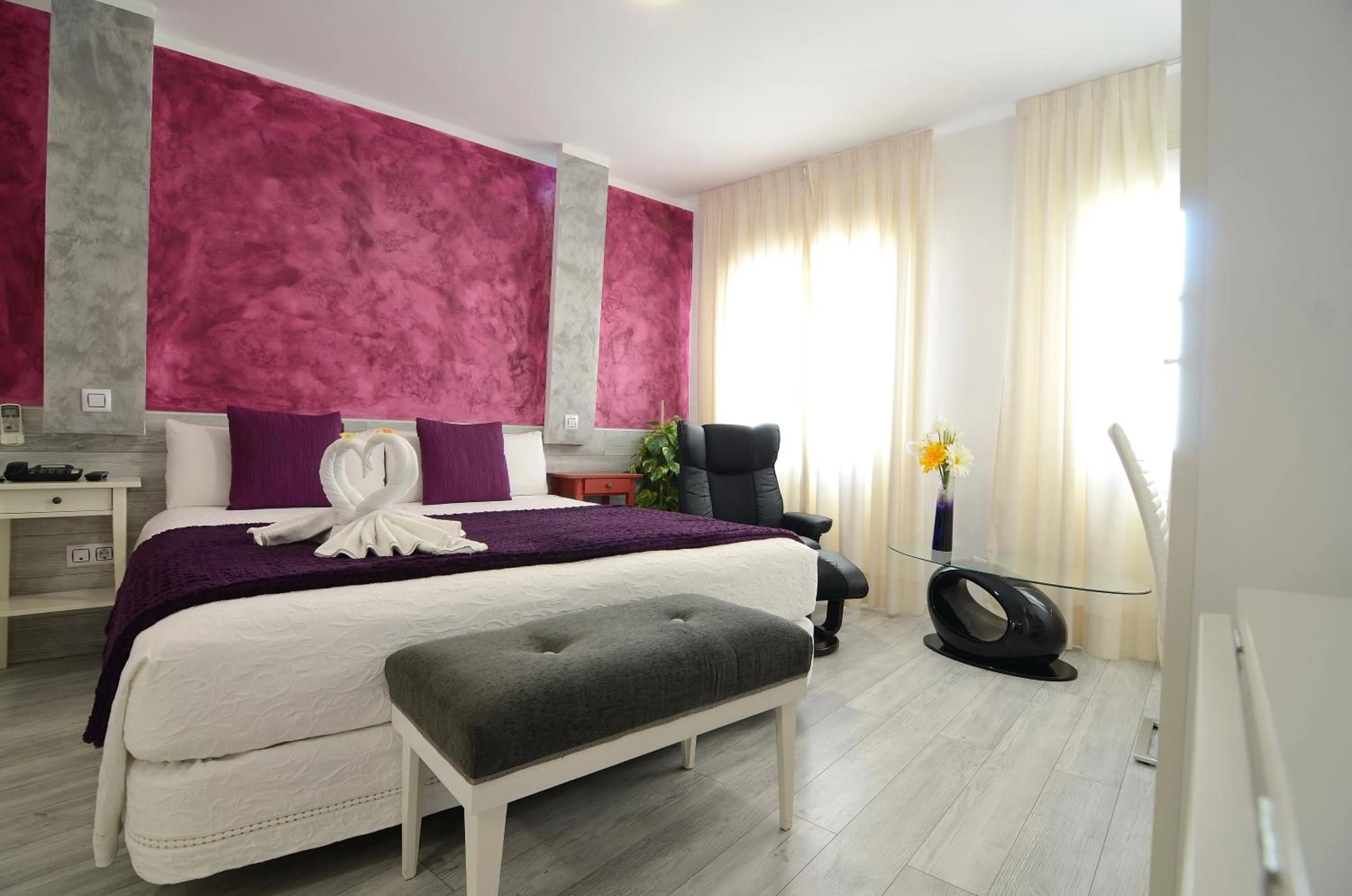 Seating area, Bed in Hostal Alexis Madrid