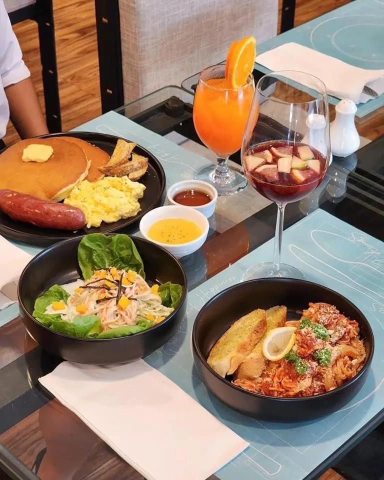 Restaurant/places to eat in Fynn Boutique Hotel