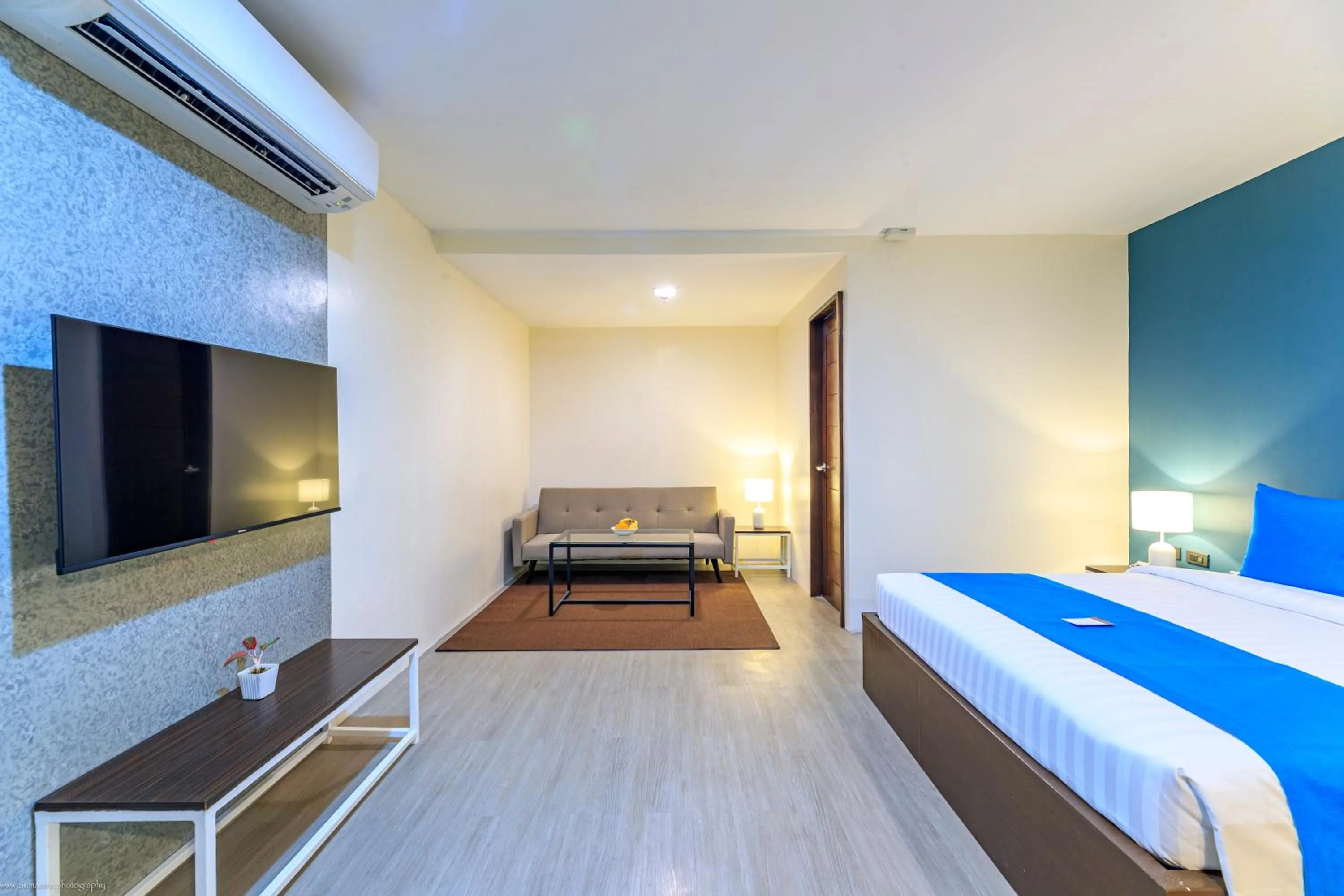 Shower, Bed in Fynn Boutique Hotel