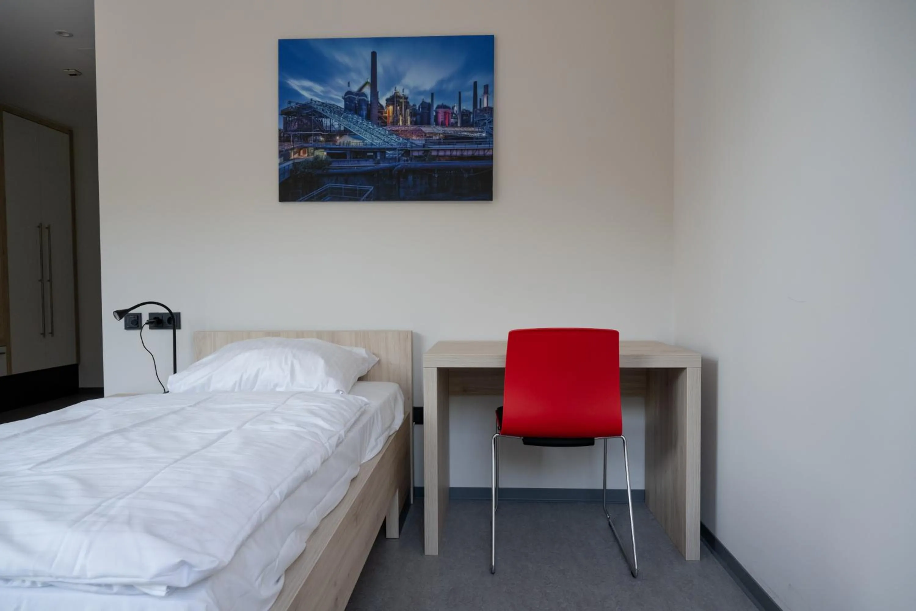 Bedroom, Bed in Hermann Neuberger Sportschule