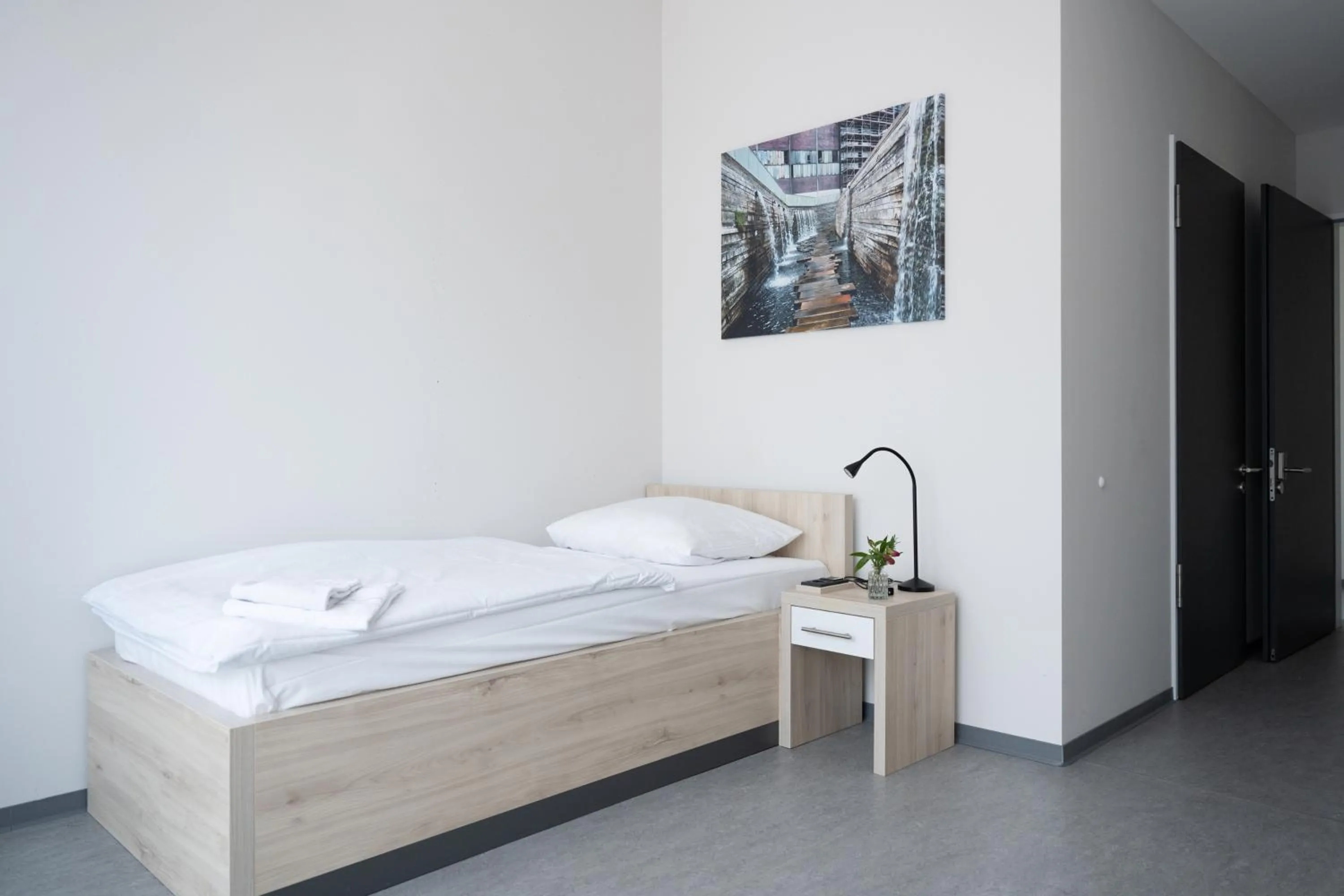 Bedroom, Bed in Hermann Neuberger Sportschule