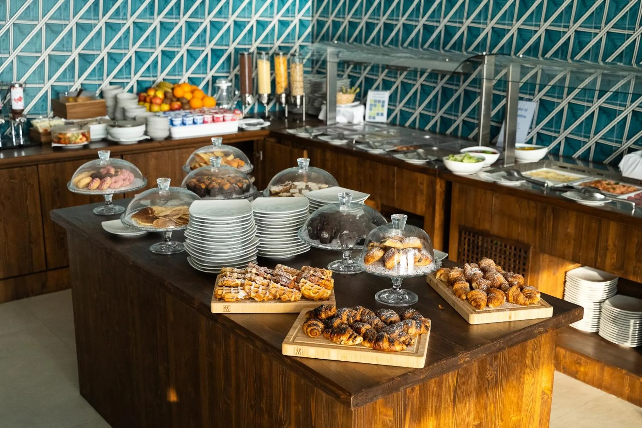 Restaurant/places to eat in Hotel Admiral