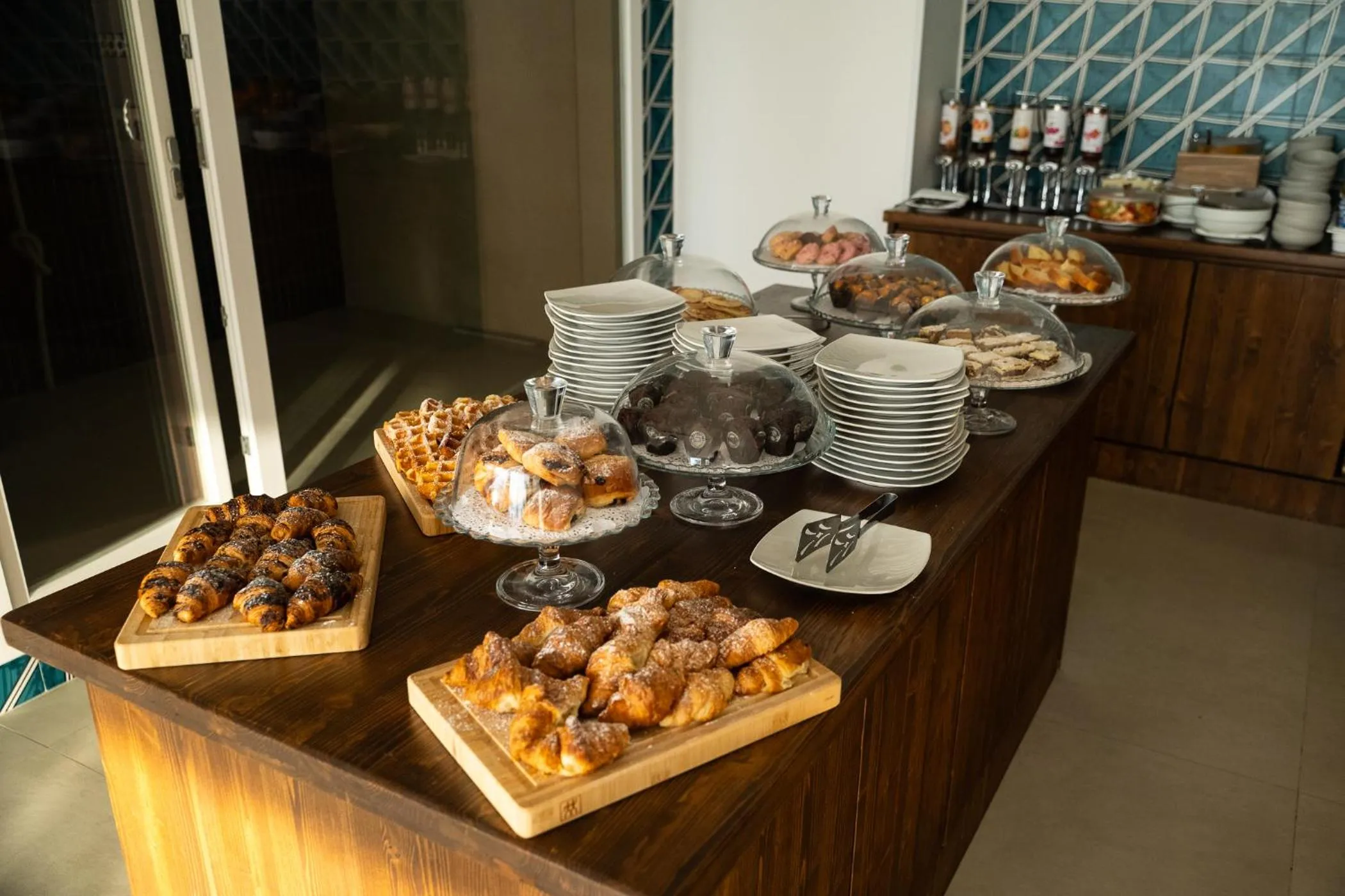 Restaurant/places to eat in Hotel Admiral