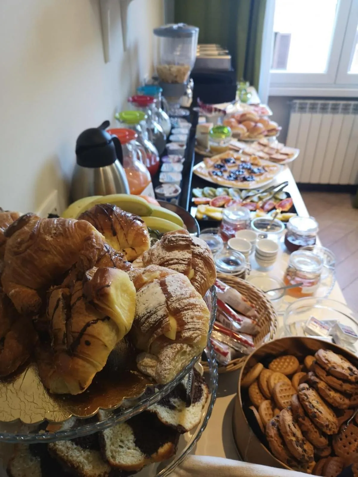 Buffet breakfast in Mia Suites