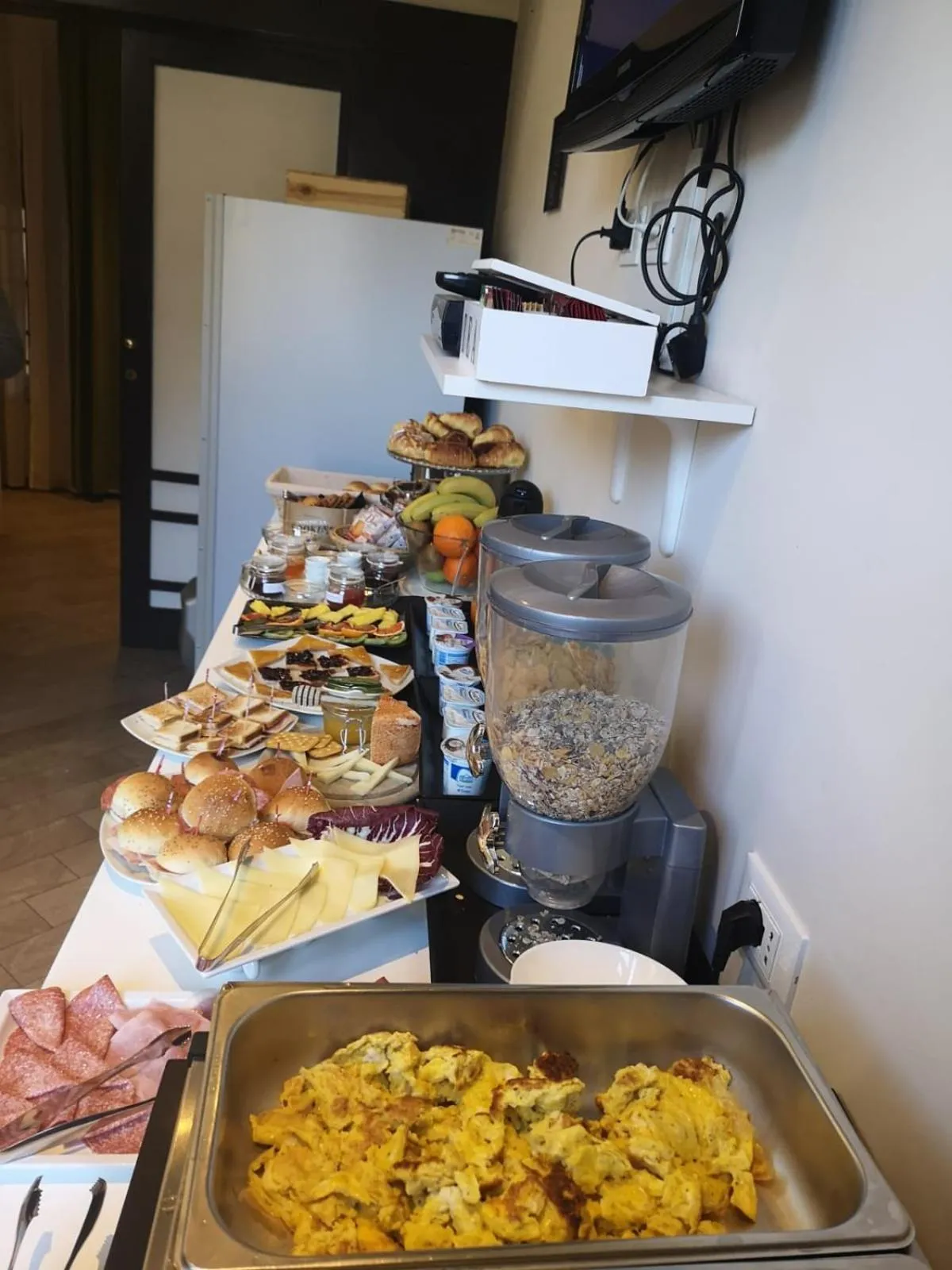 Buffet breakfast in Mia Suites