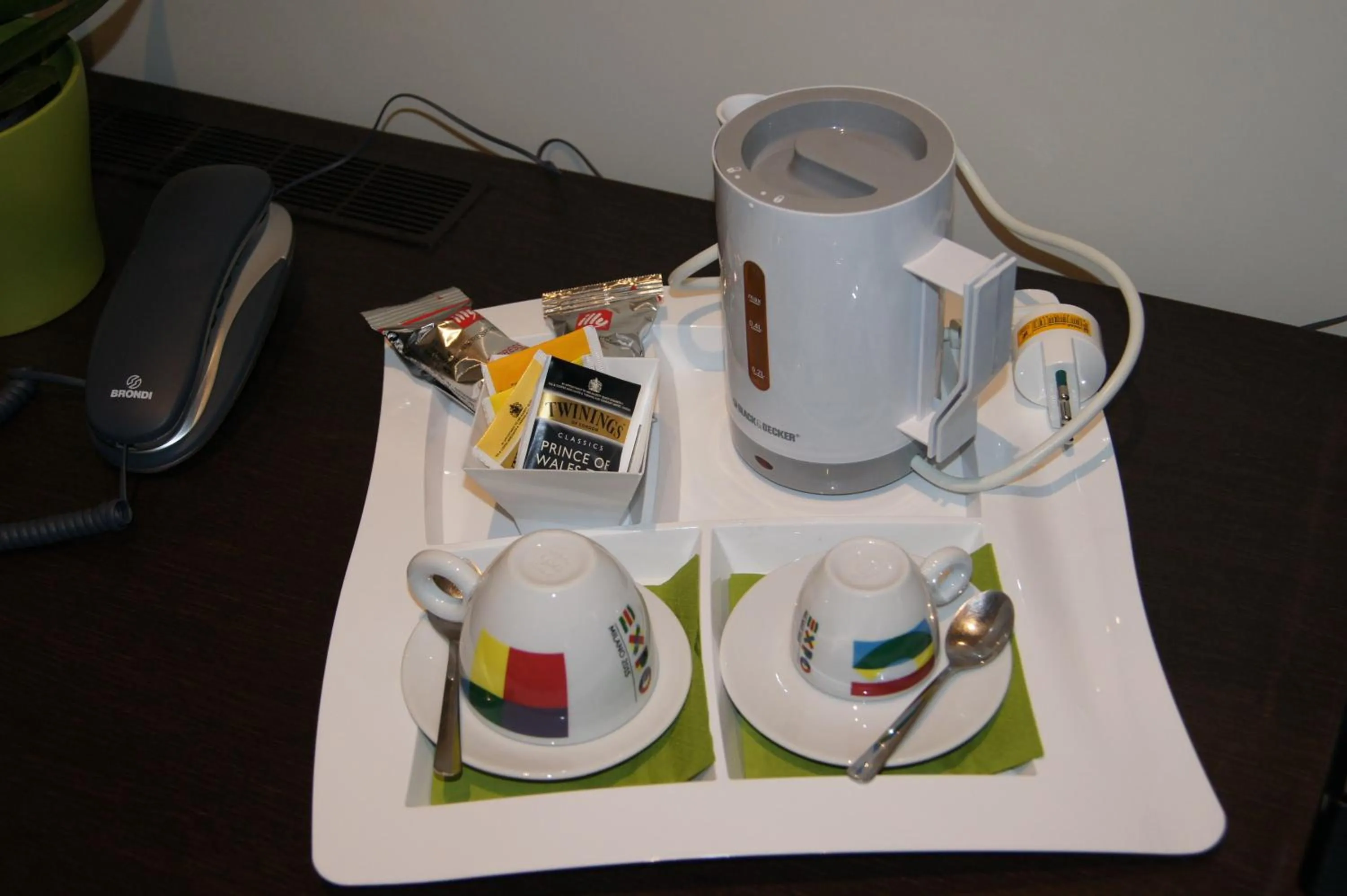 Coffee/tea facilities in Mia Suites