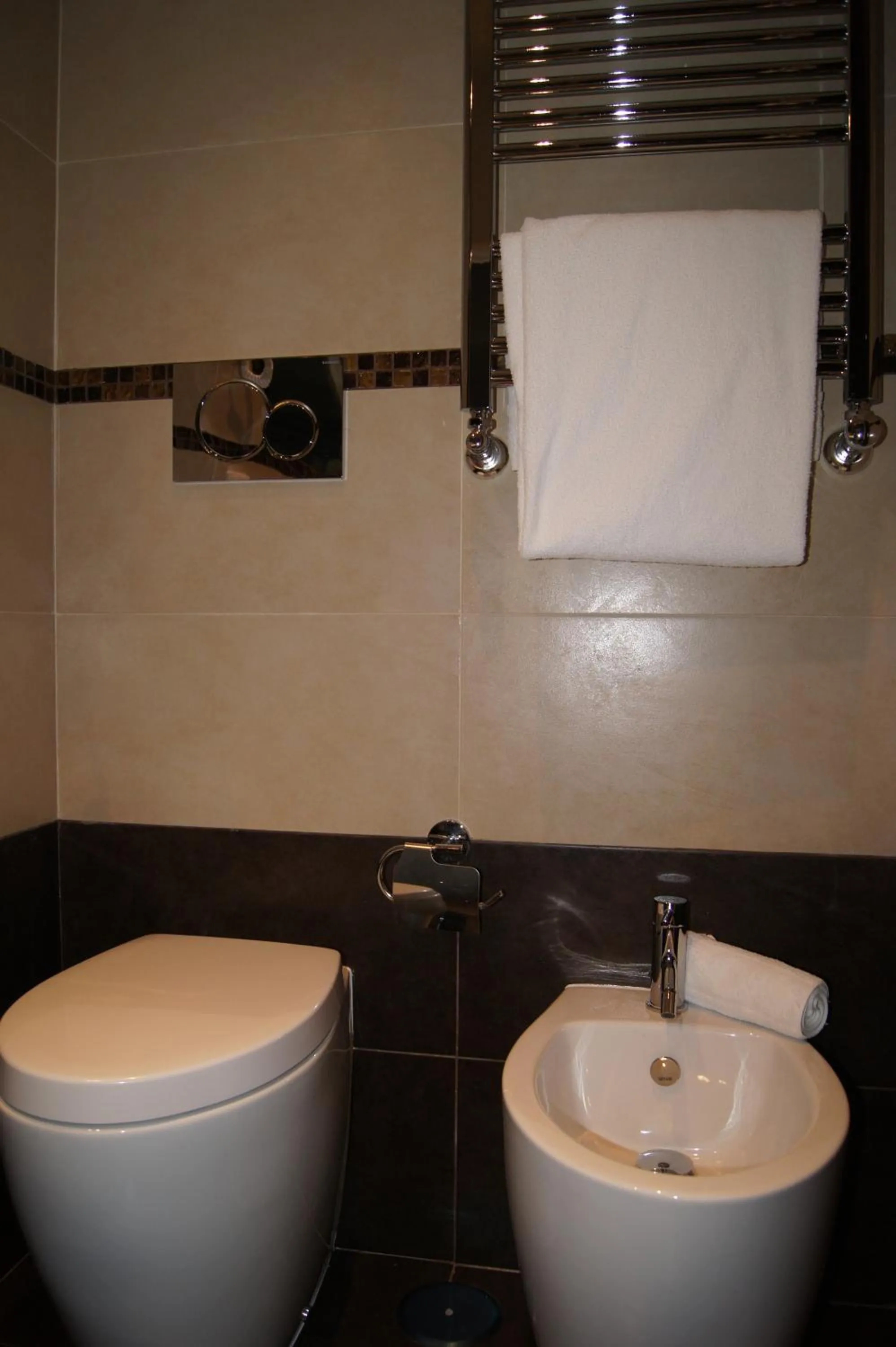 Toilet in Mia Suites