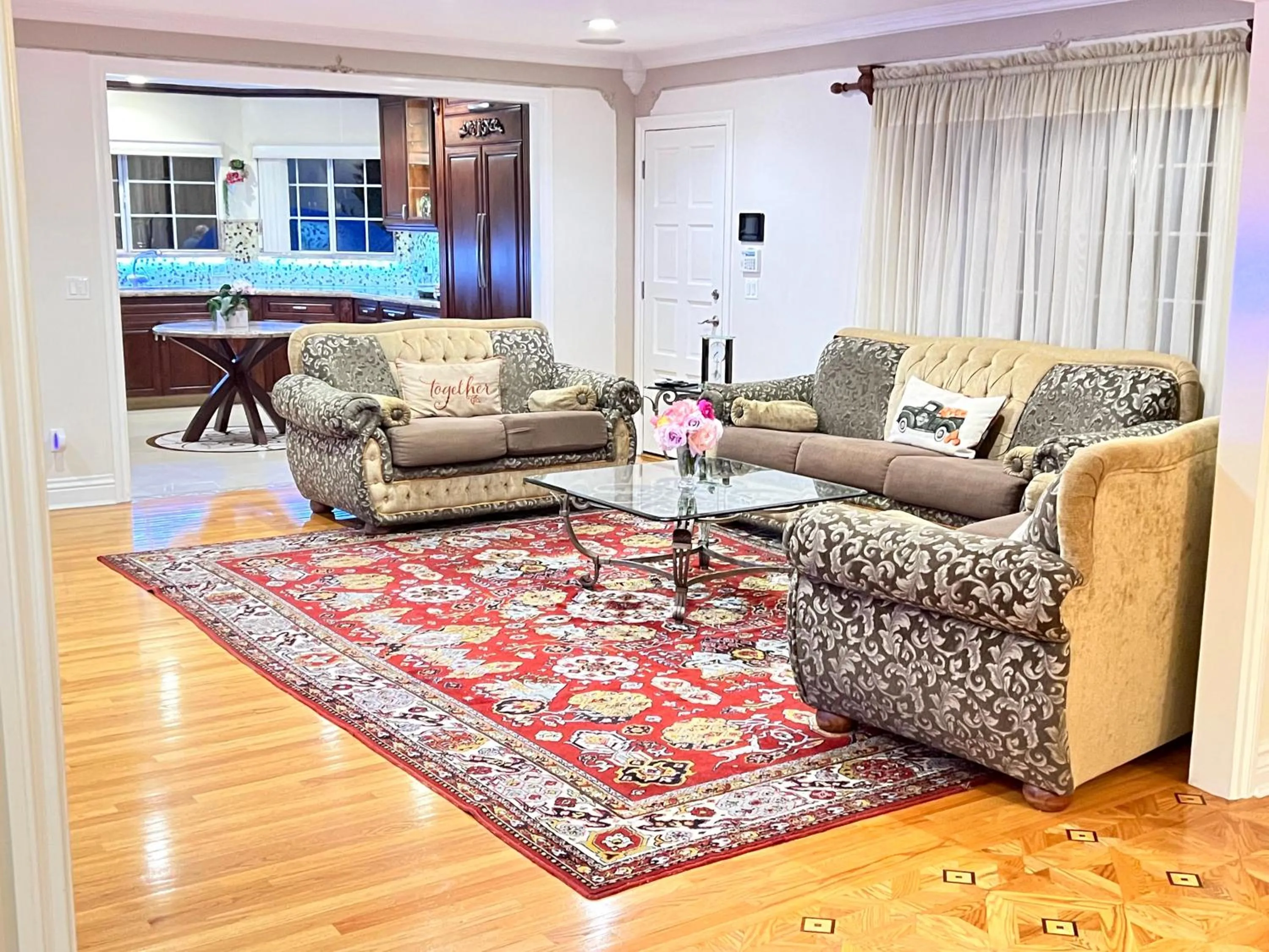 Living room in NoHo Luxury Oasis I saltwater pool-spa I sleeps up to 8 I 15 mins from Hollywood