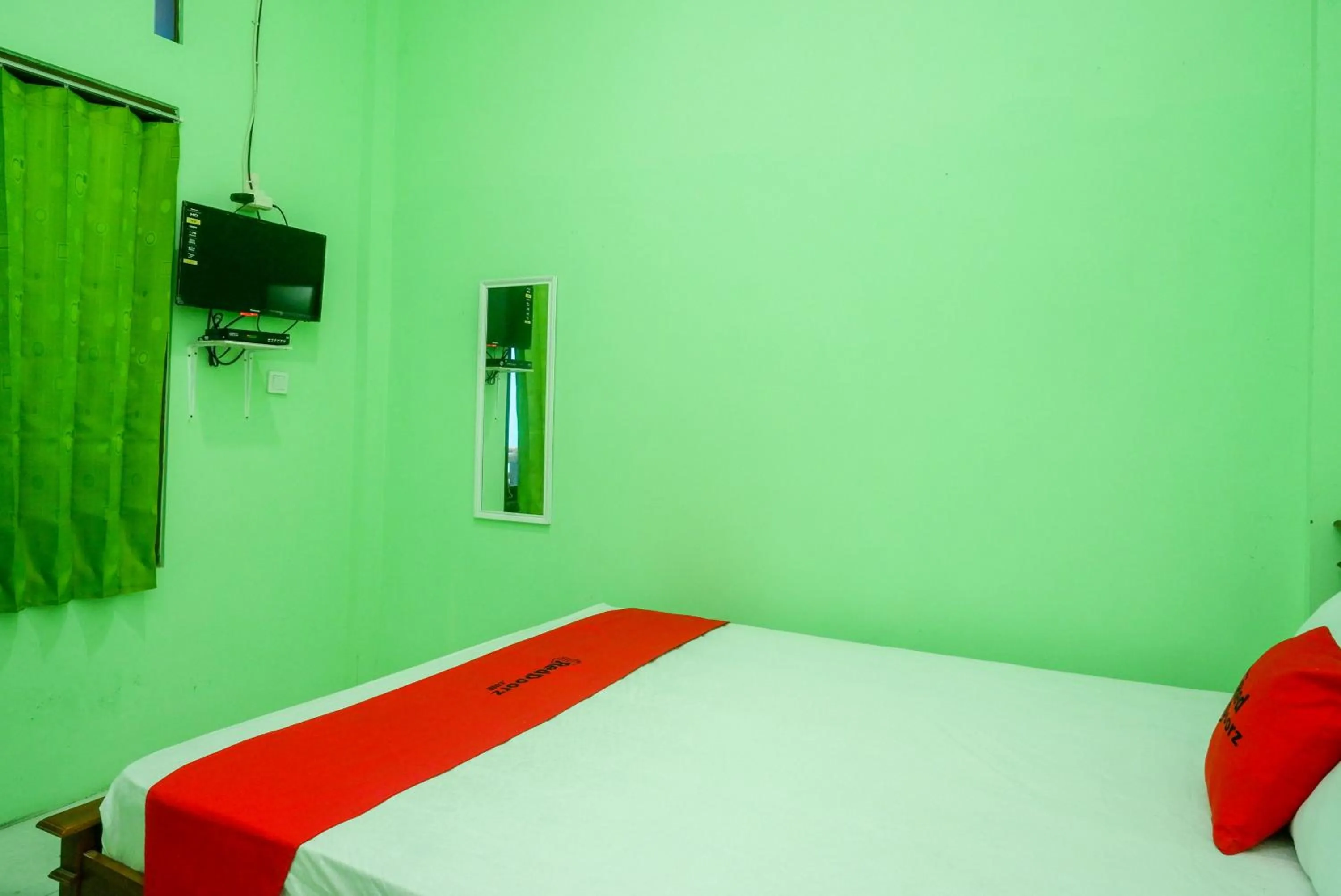 RedDoorz Syariah near Monumen Jogja Kembali