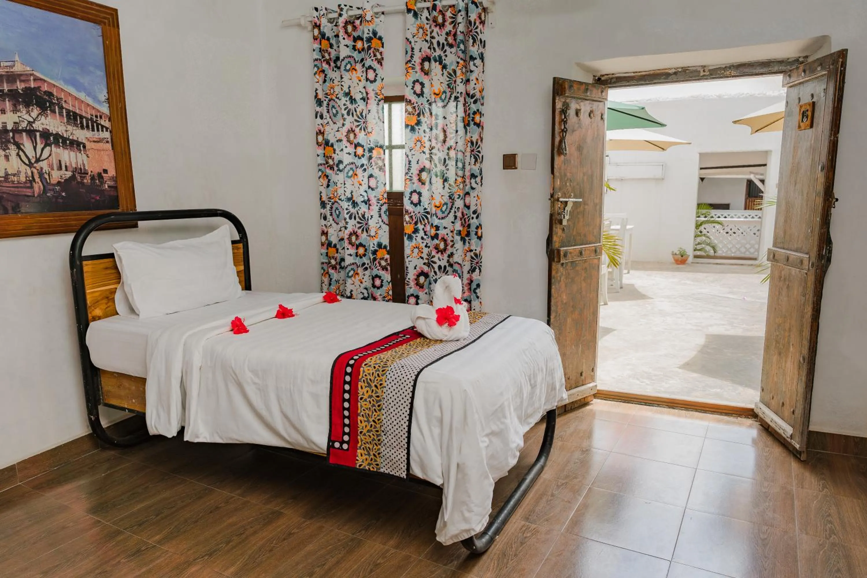 Bed in Emerald Palm Courtyard Hotel