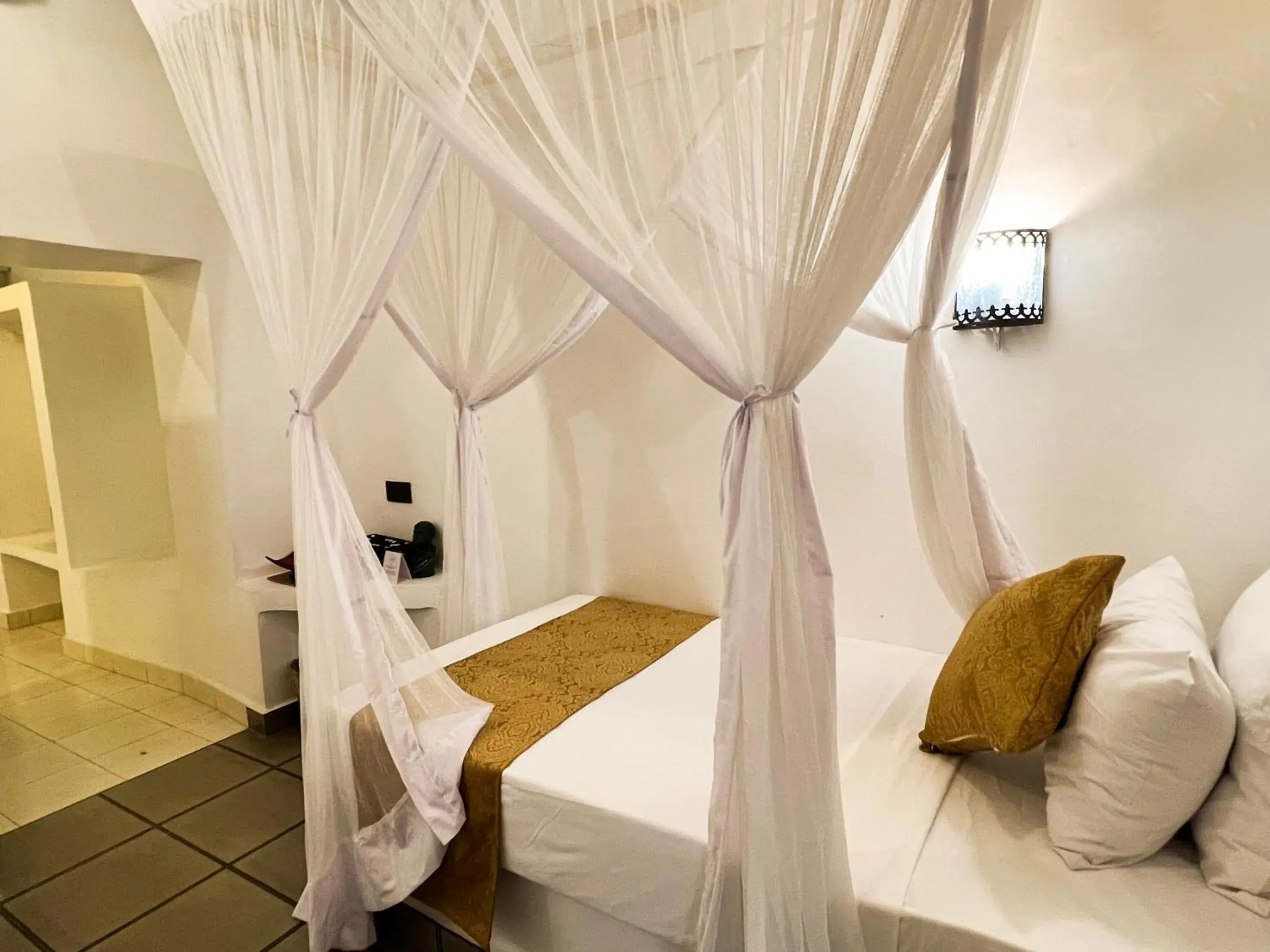 Standard King Room in Emerald Palm Courtyard Hotel Standard King Room in Emerald Palm Courtyard Hotel