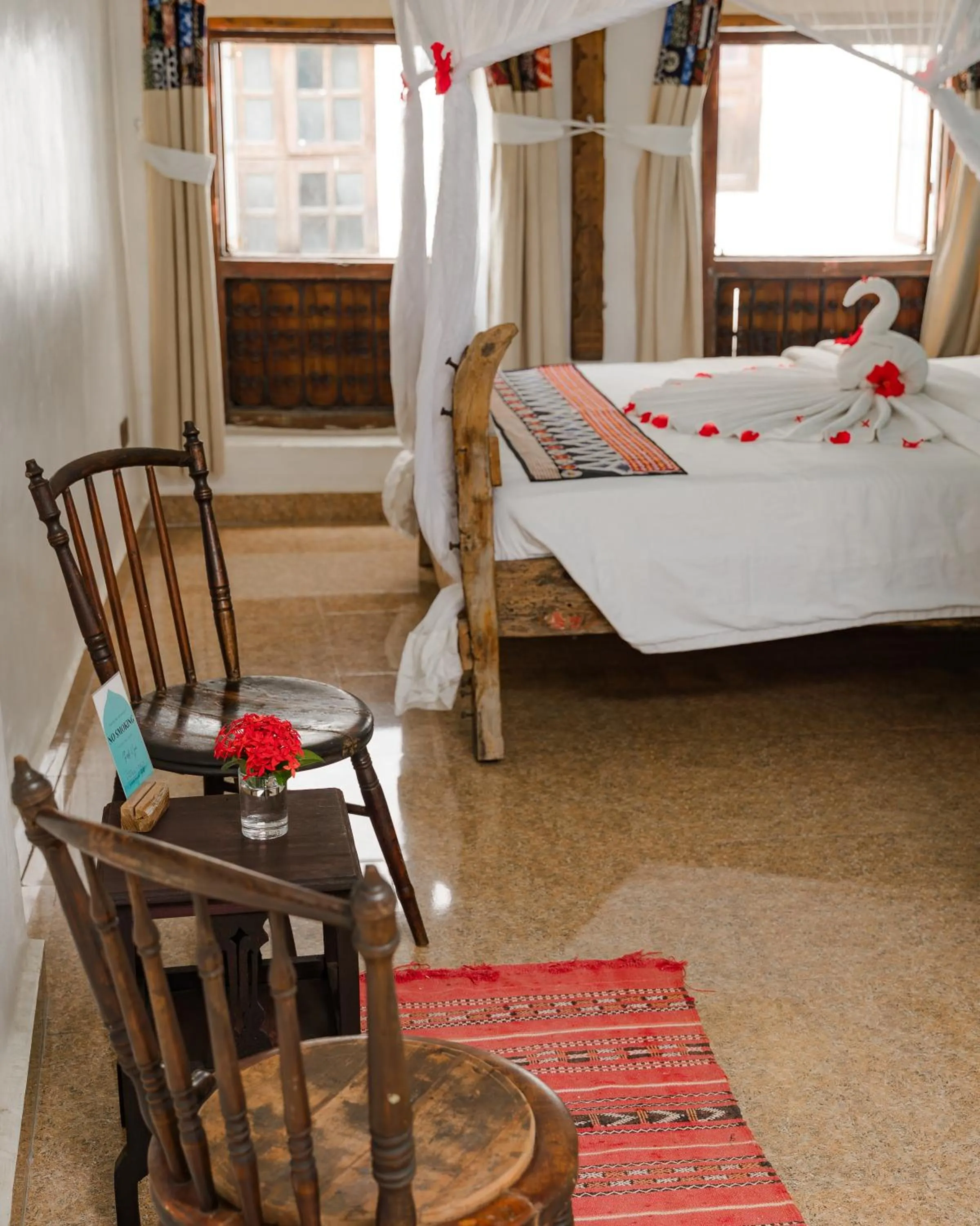 Bedroom, Bed in Emerald Palm Courtyard Hotel