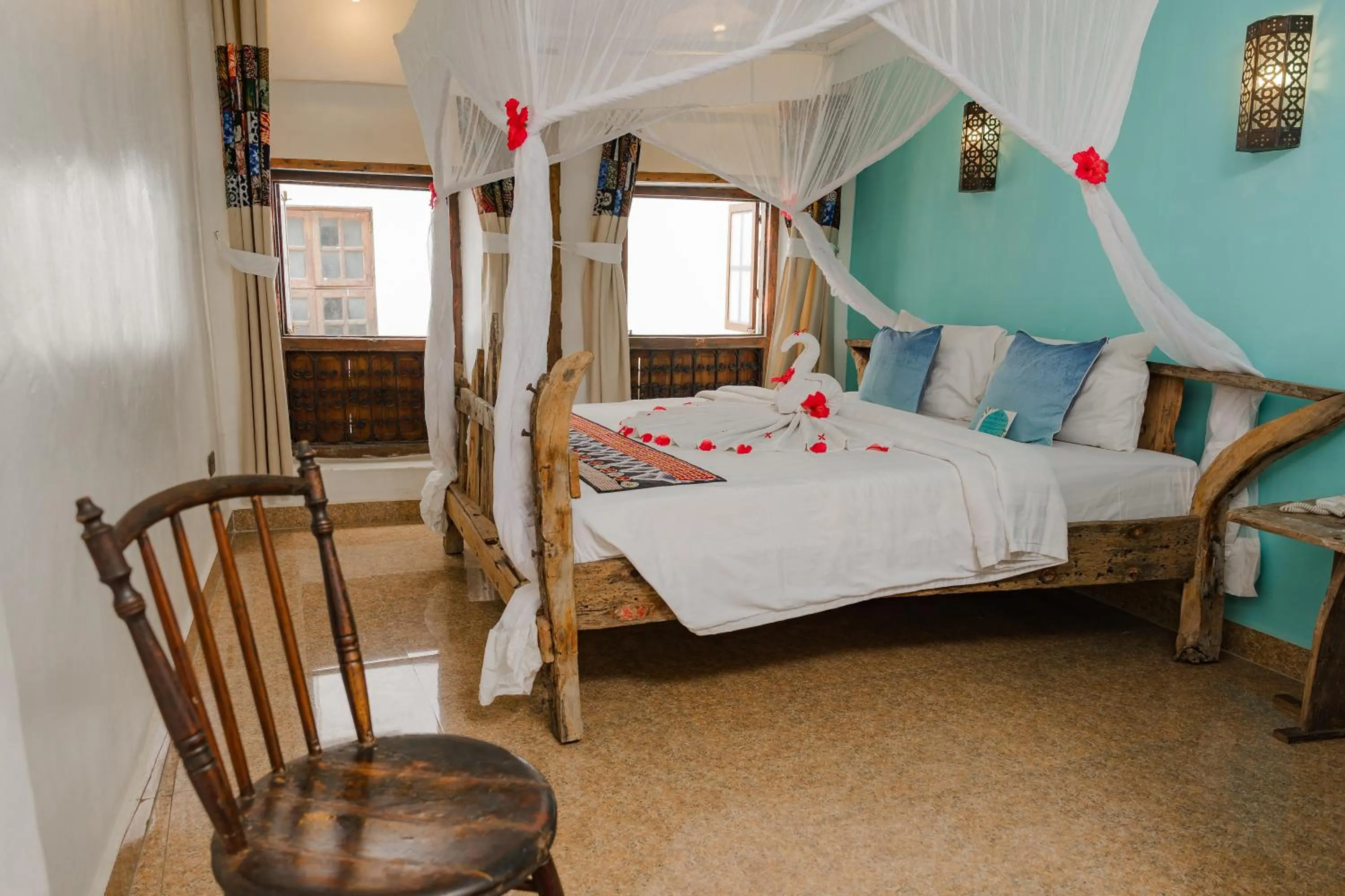 Bedroom, Bed in Emerald Palm Courtyard Hotel