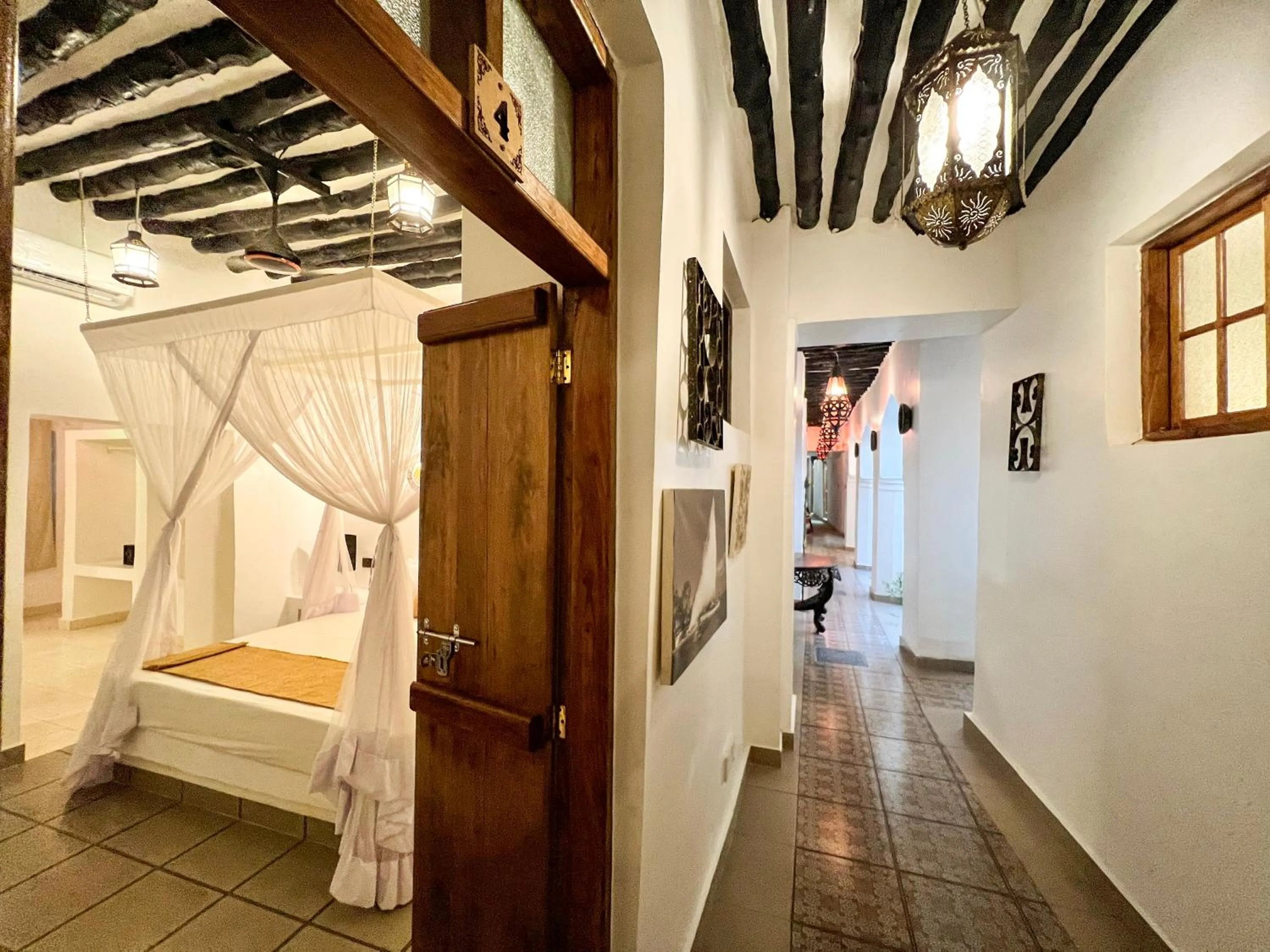 Property building, Bed in Emerald Palm Courtyard Hotel