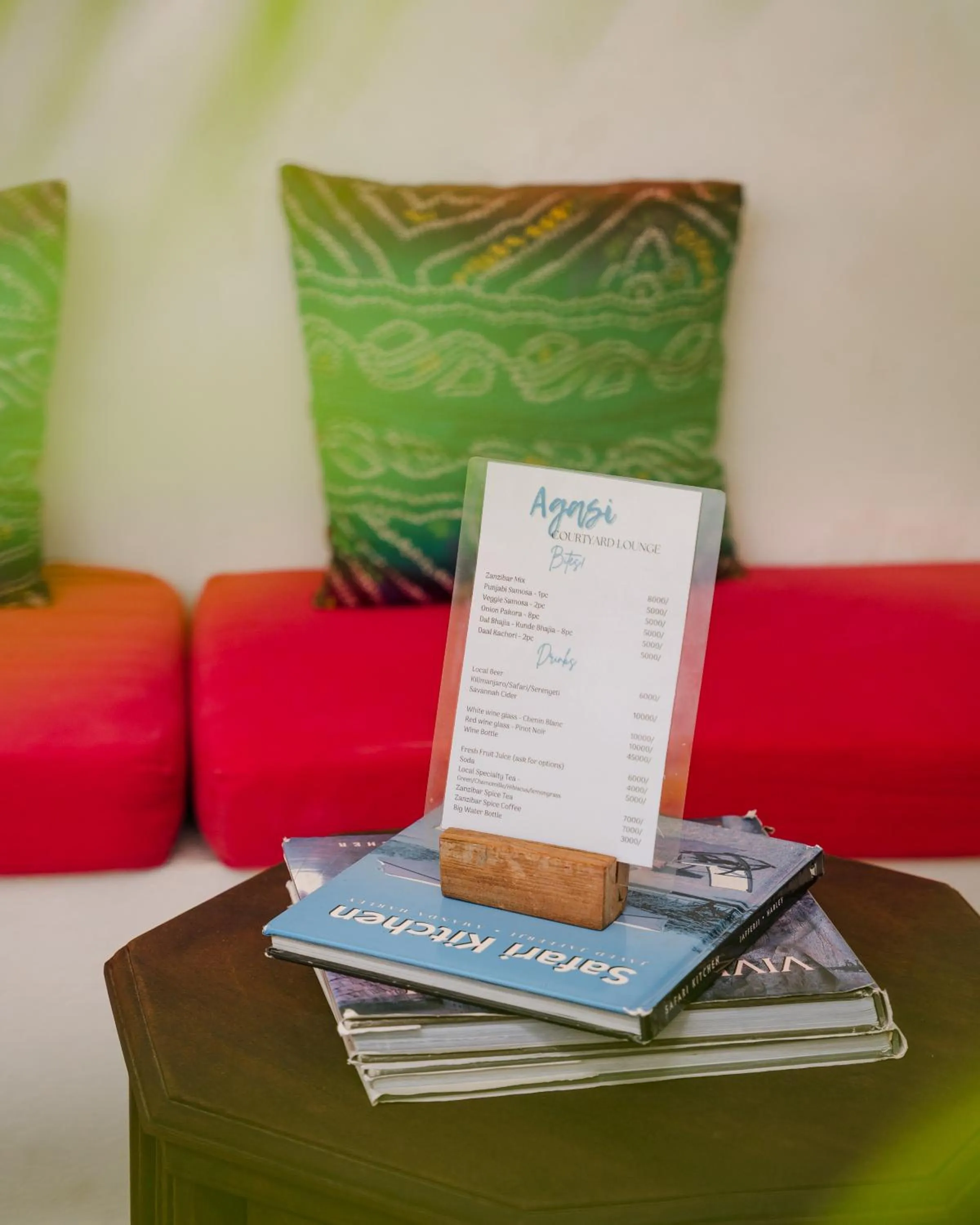 Restaurant/places to eat in Emerald Palm Courtyard Hotel