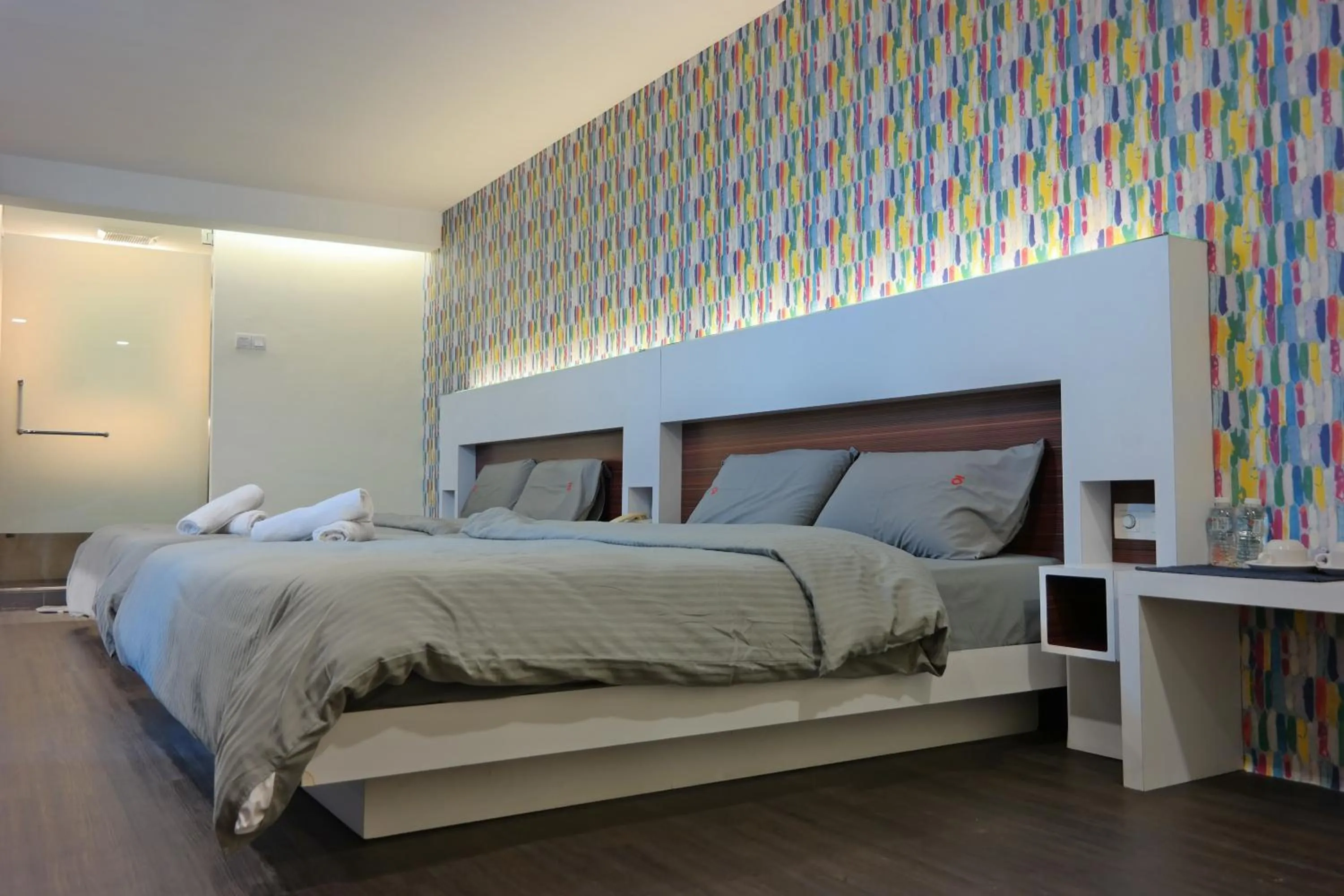 Bed in Summer Oscar Boutique Hotel