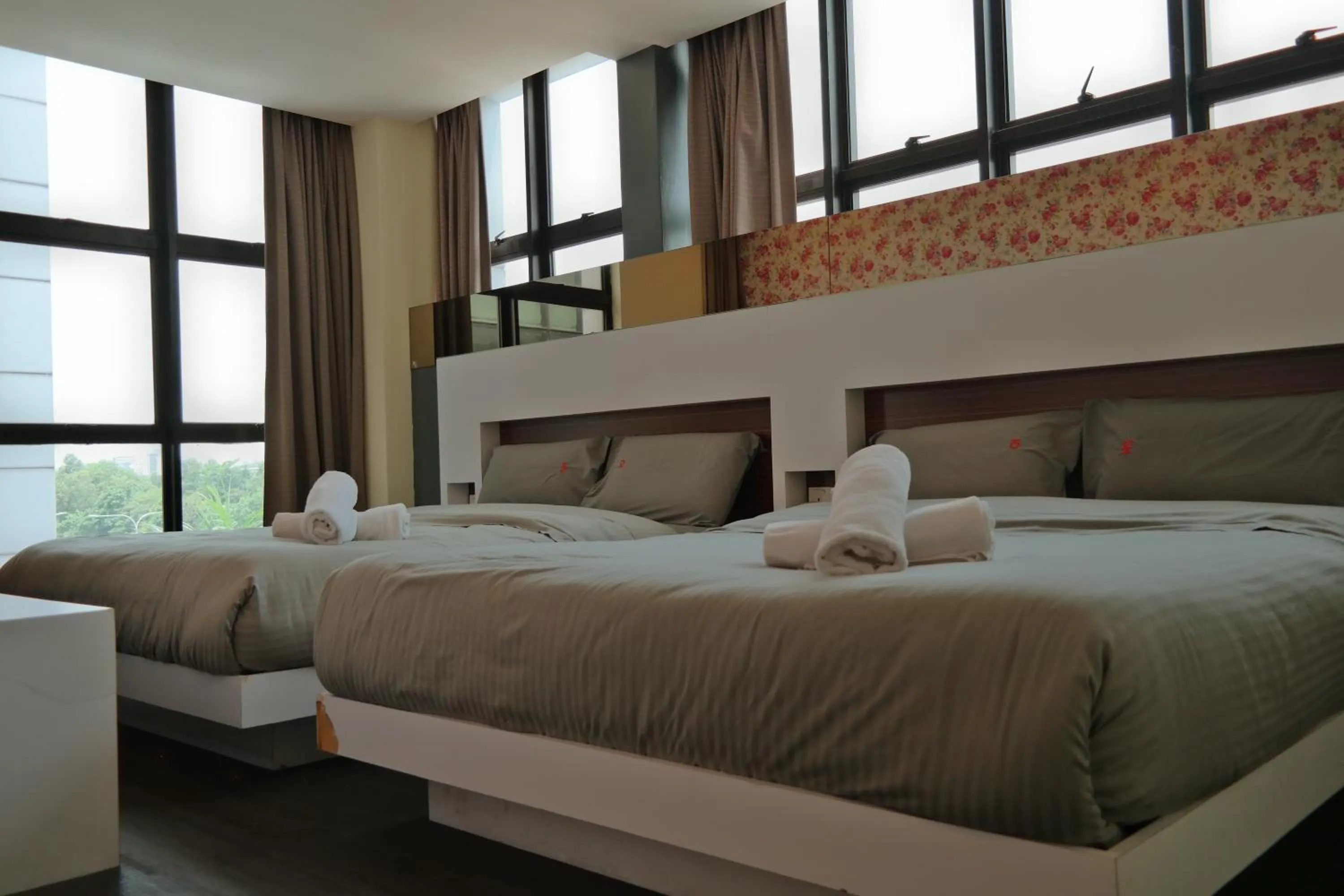 Bed in Summer Oscar Boutique Hotel