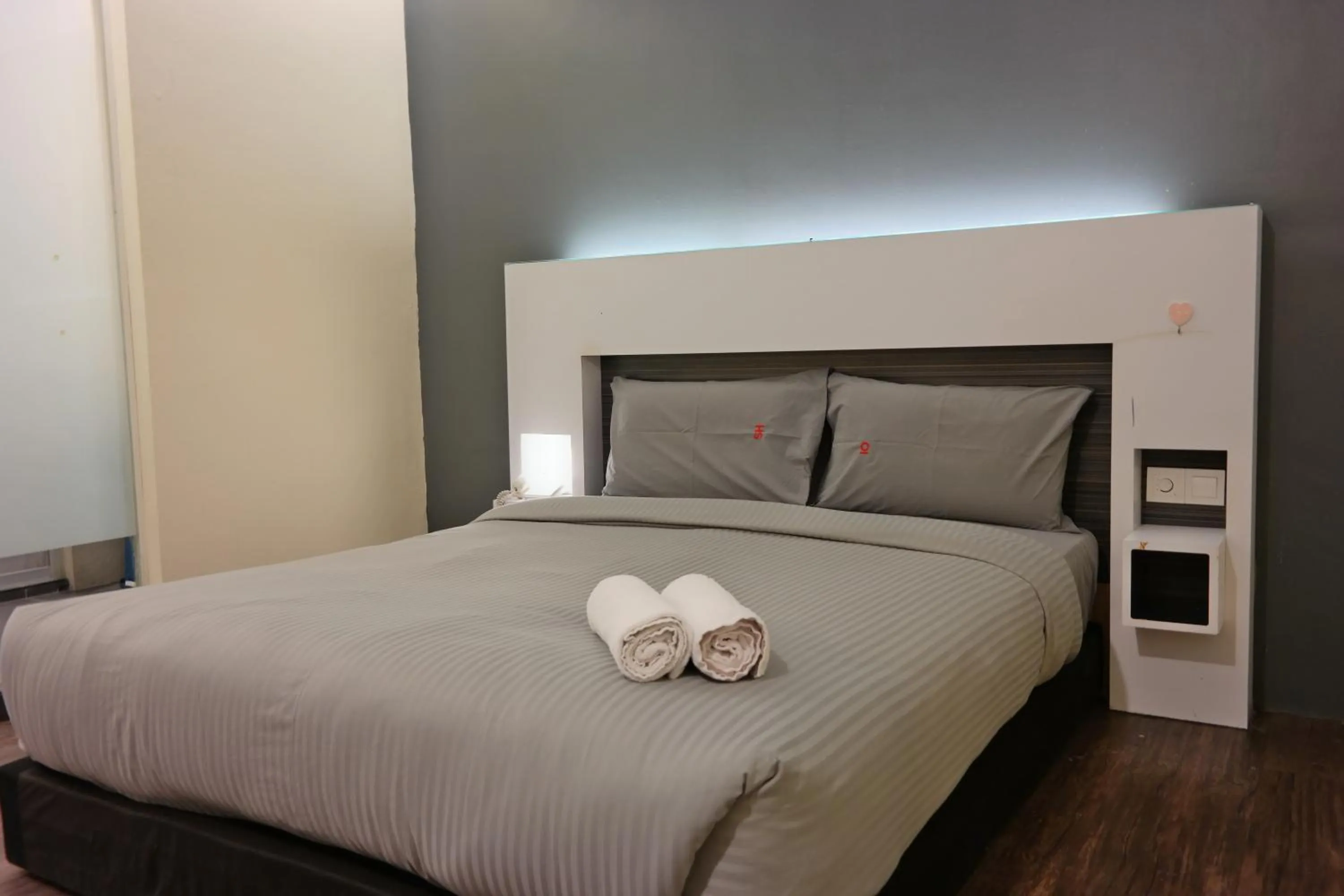 Bed in Summer Oscar Boutique Hotel