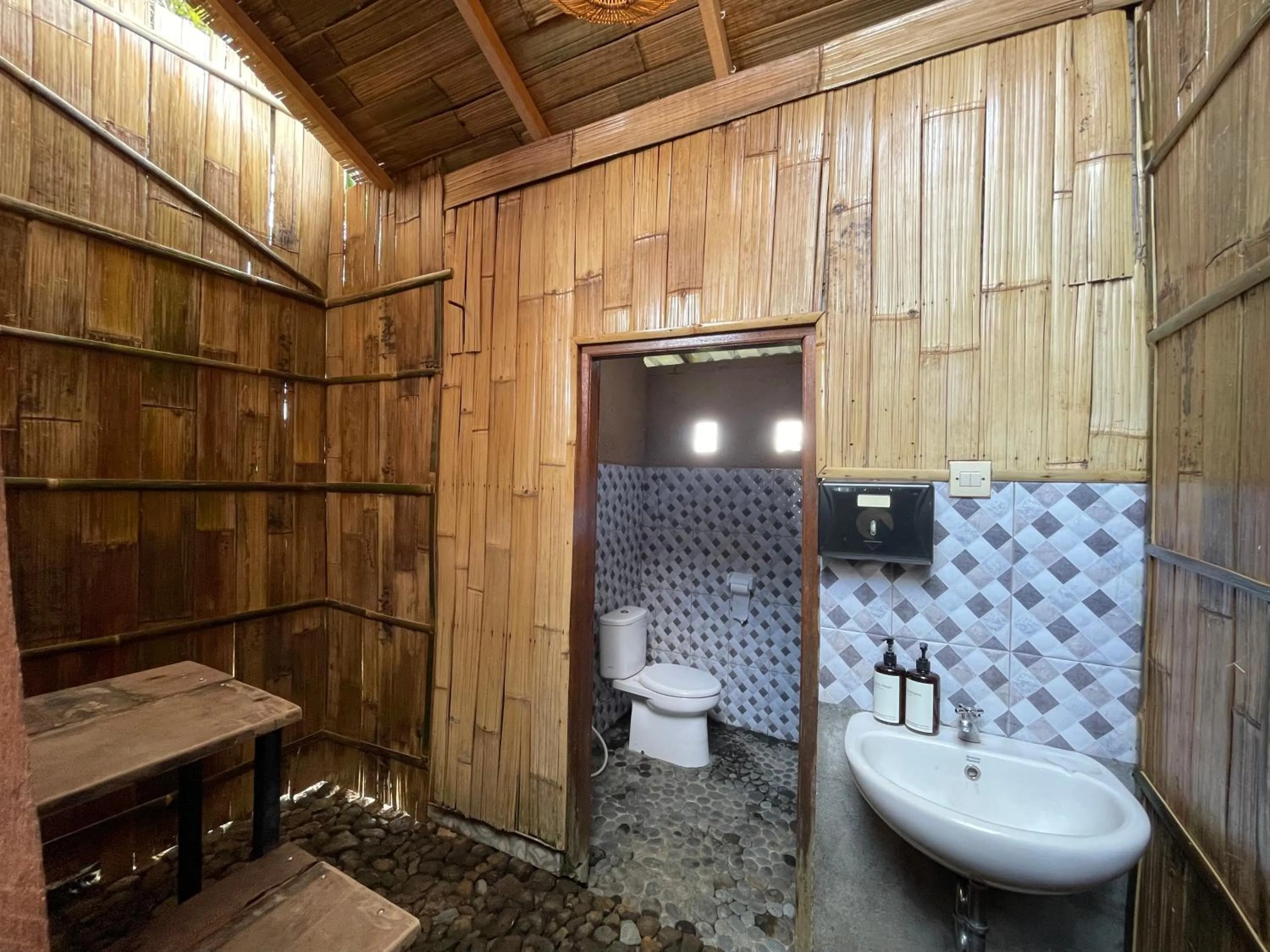 Bathroom in Taman Asta Gangga by ecommerceloka