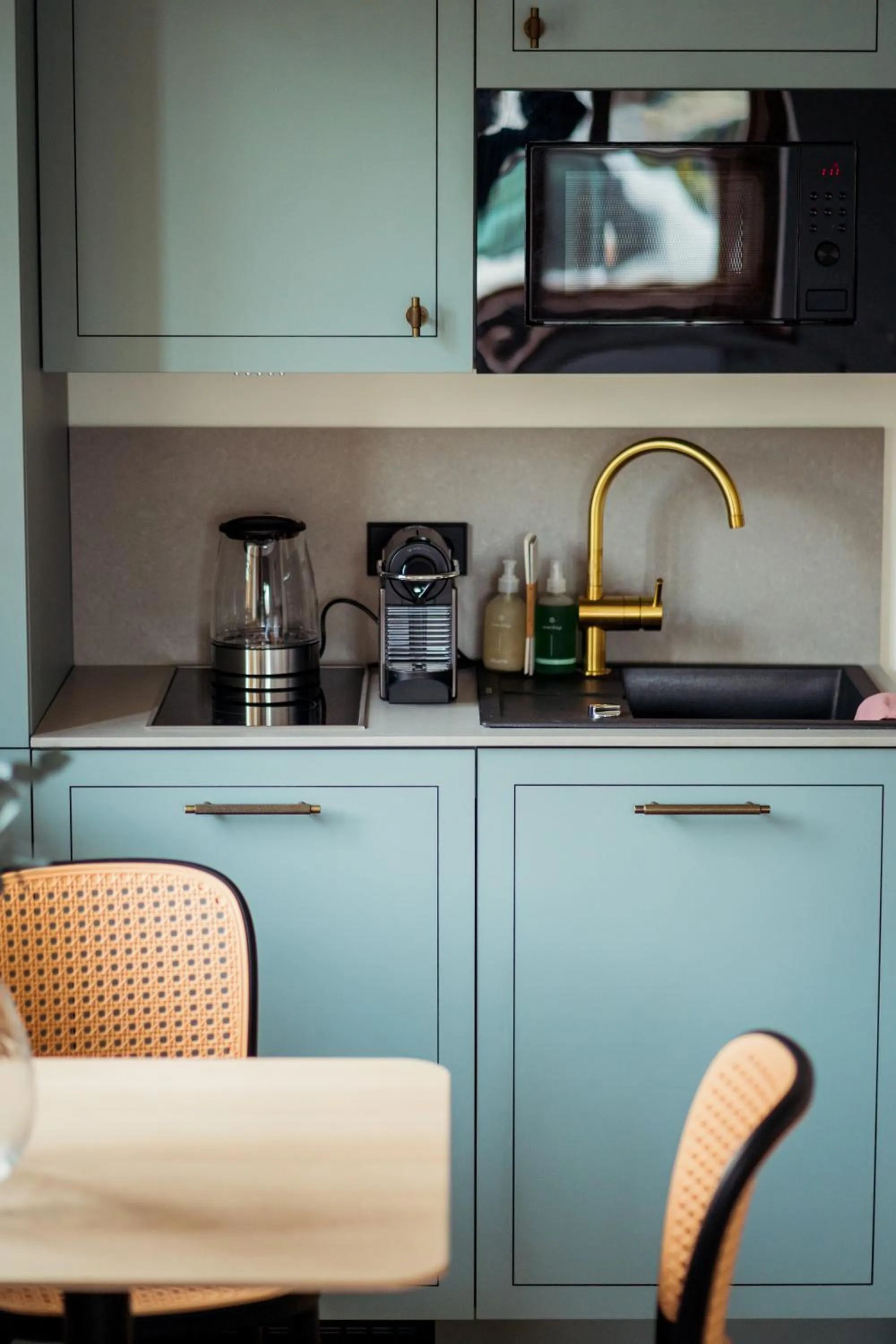 Kitchen or kitchenette in Bob W Munich Airport - Peterhof