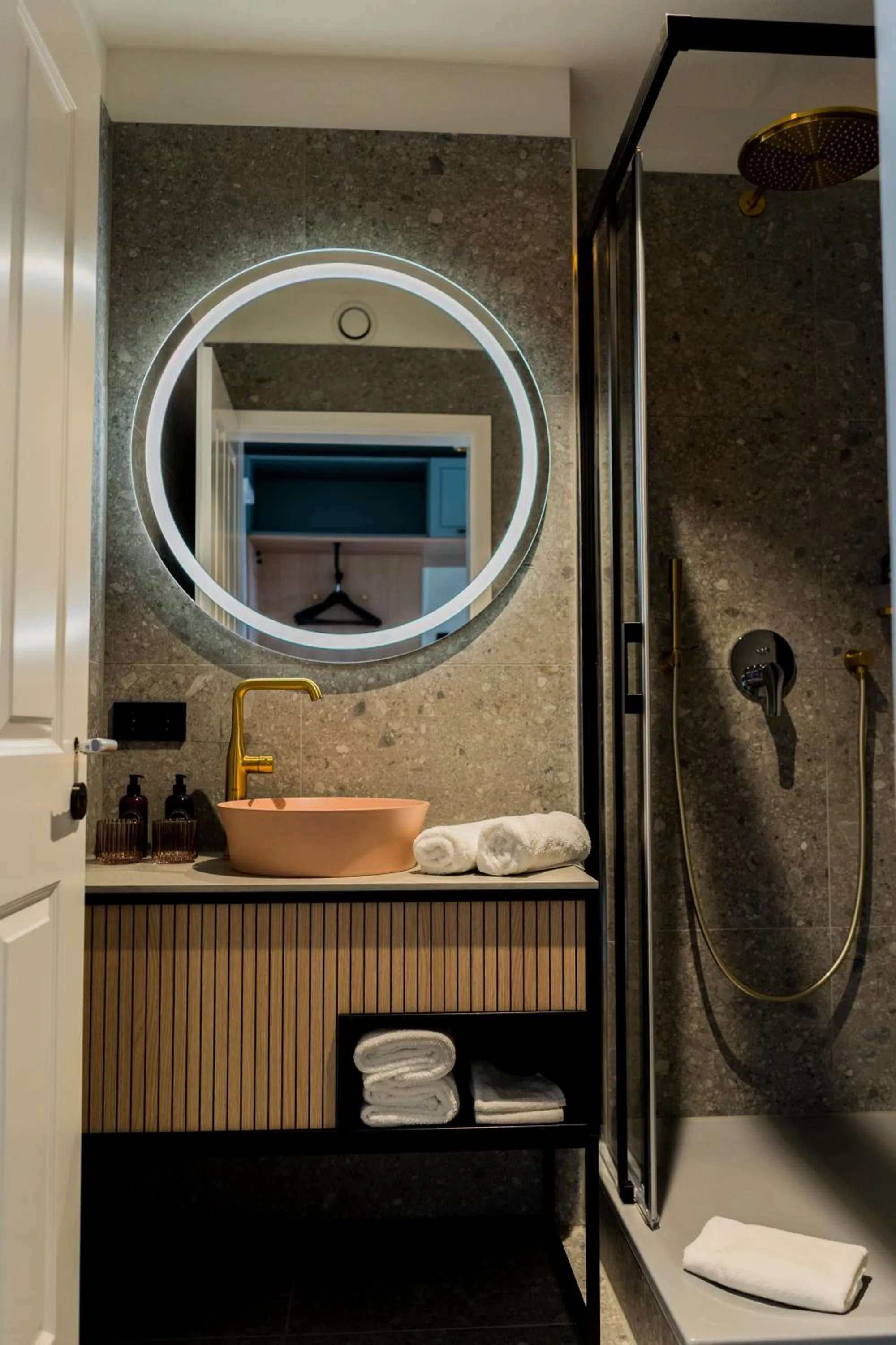 Shower in Bob W Munich Airport - Peterhof