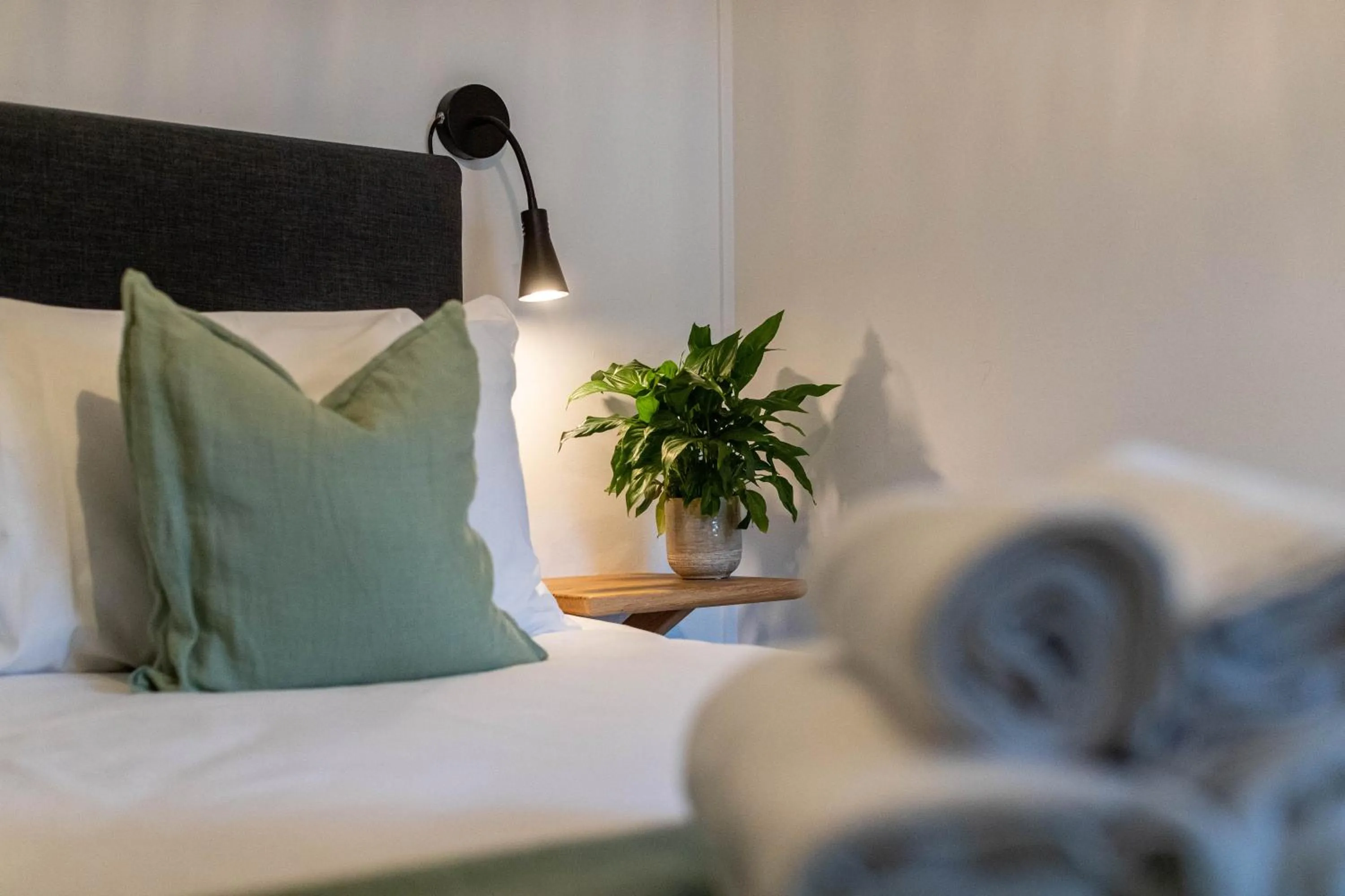 Bedroom, Bed in Royal Oak Pub