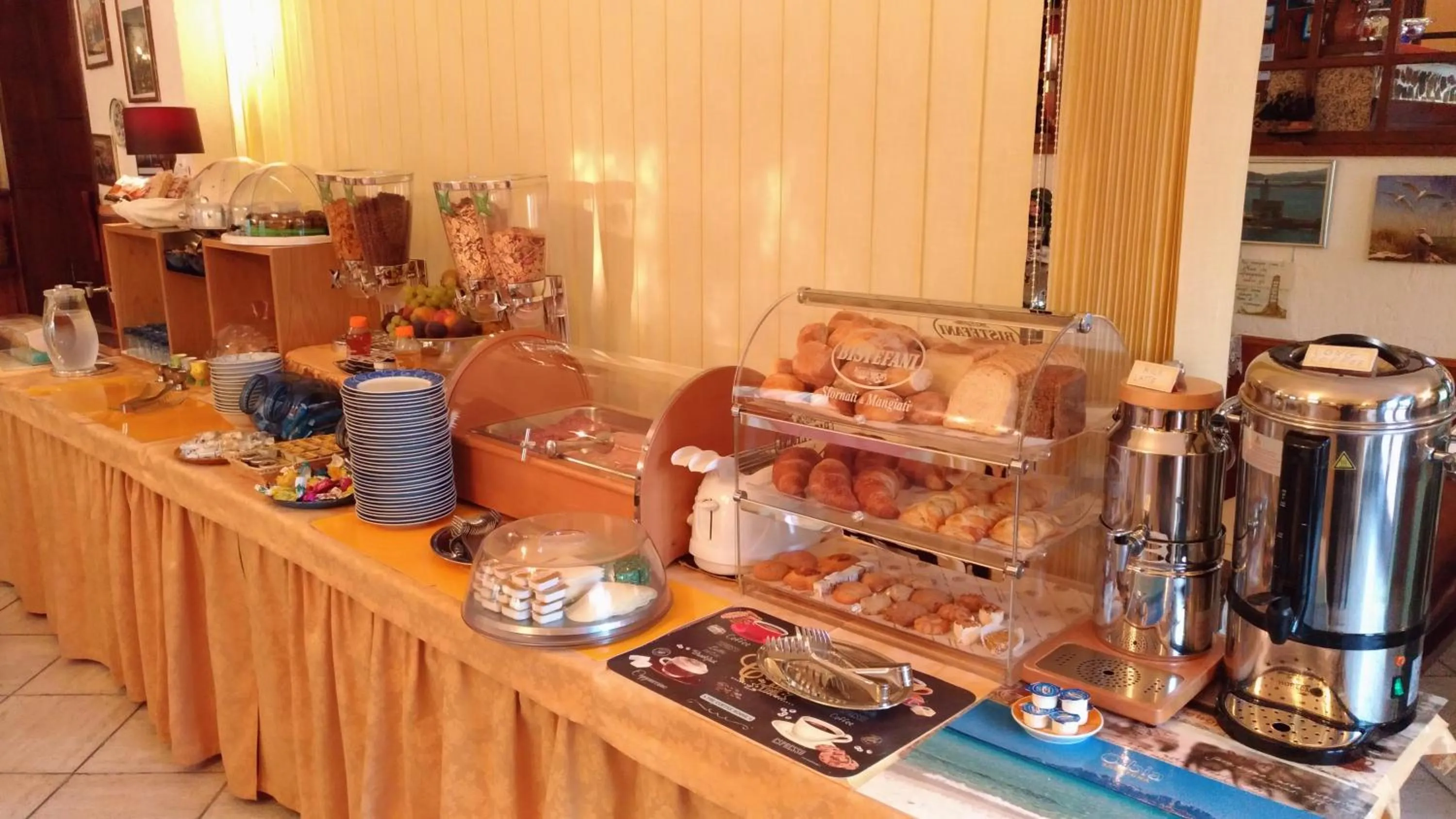 Buffet breakfast in Hotel Abbaruja