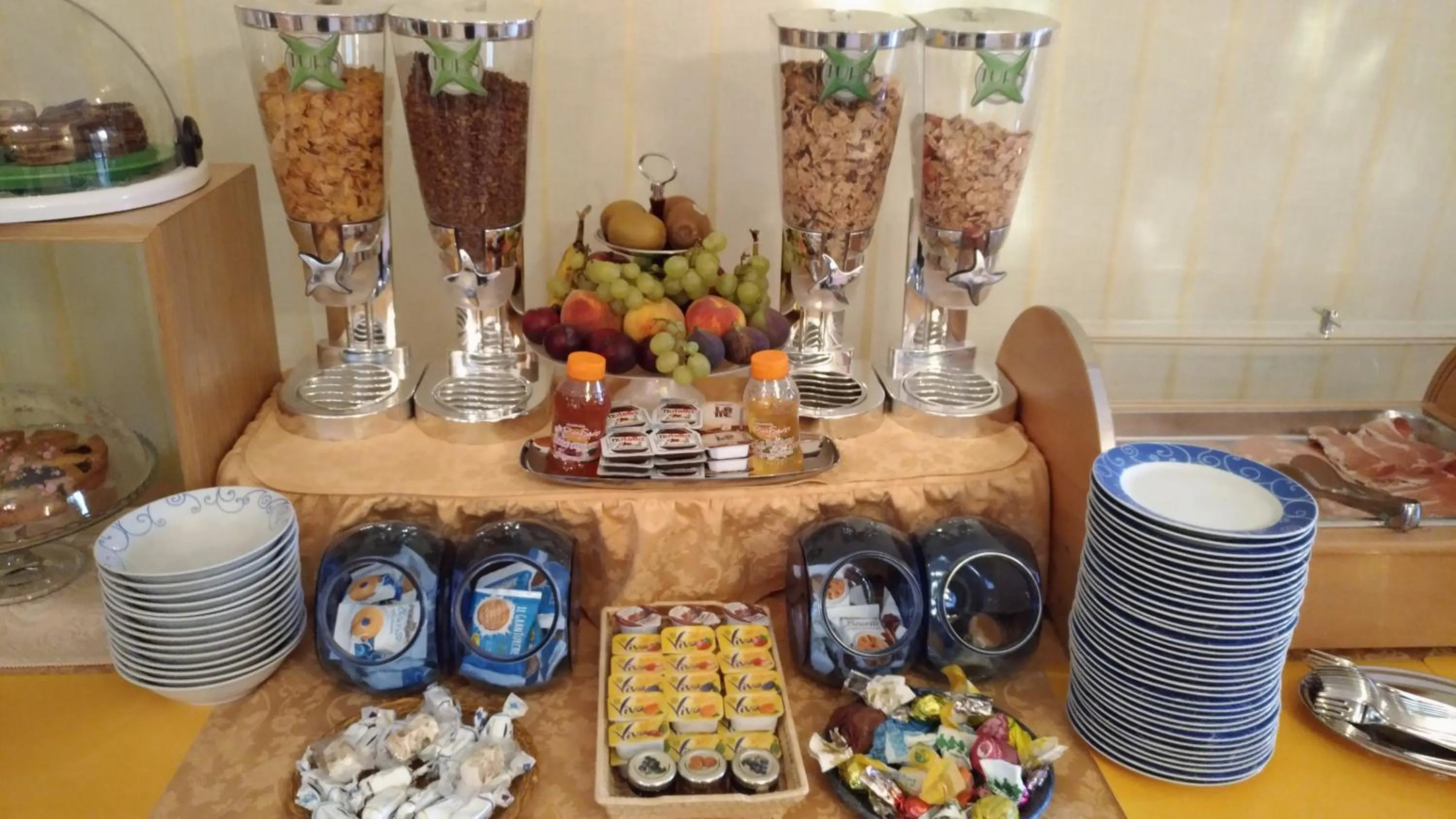 Buffet breakfast in Hotel Abbaruja