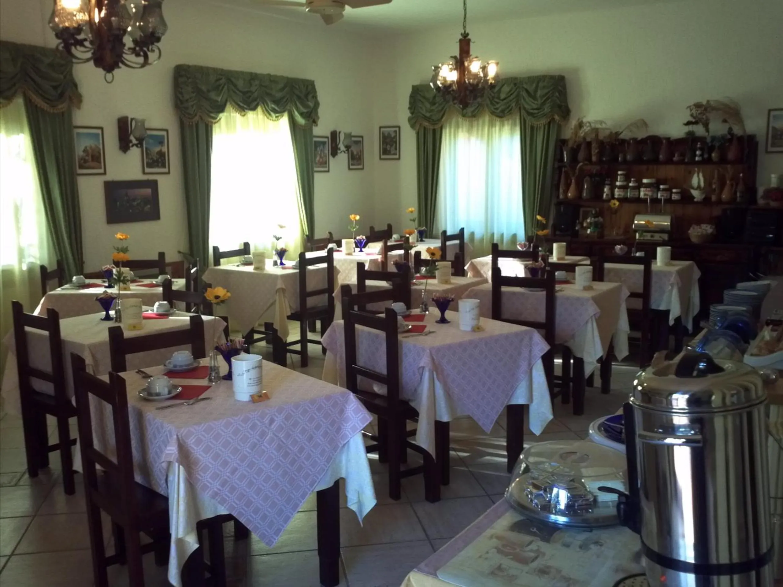 Restaurant/places to eat in Hotel Abbaruja