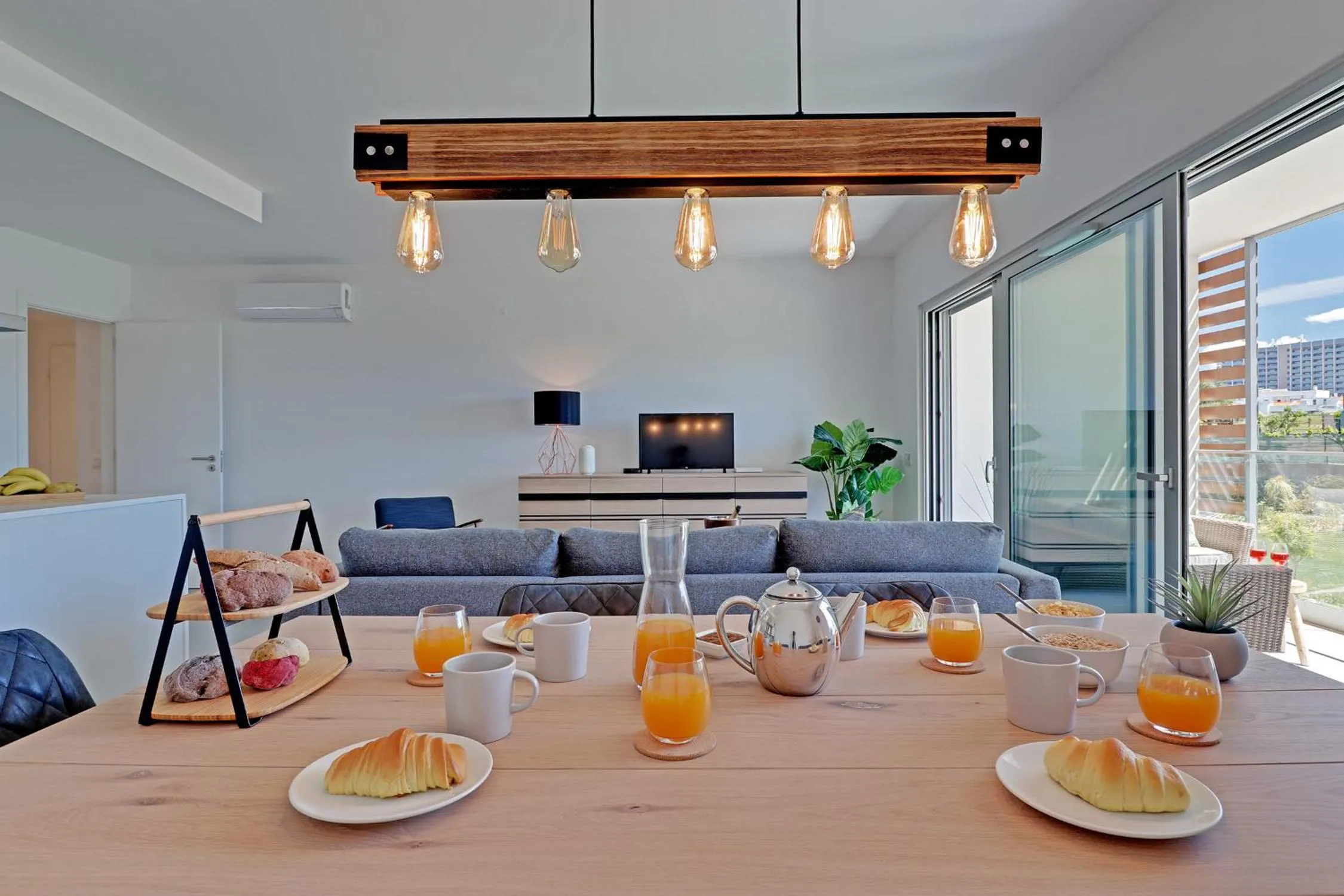 Dining area in Apartamento Vista Jardim by Portucasa