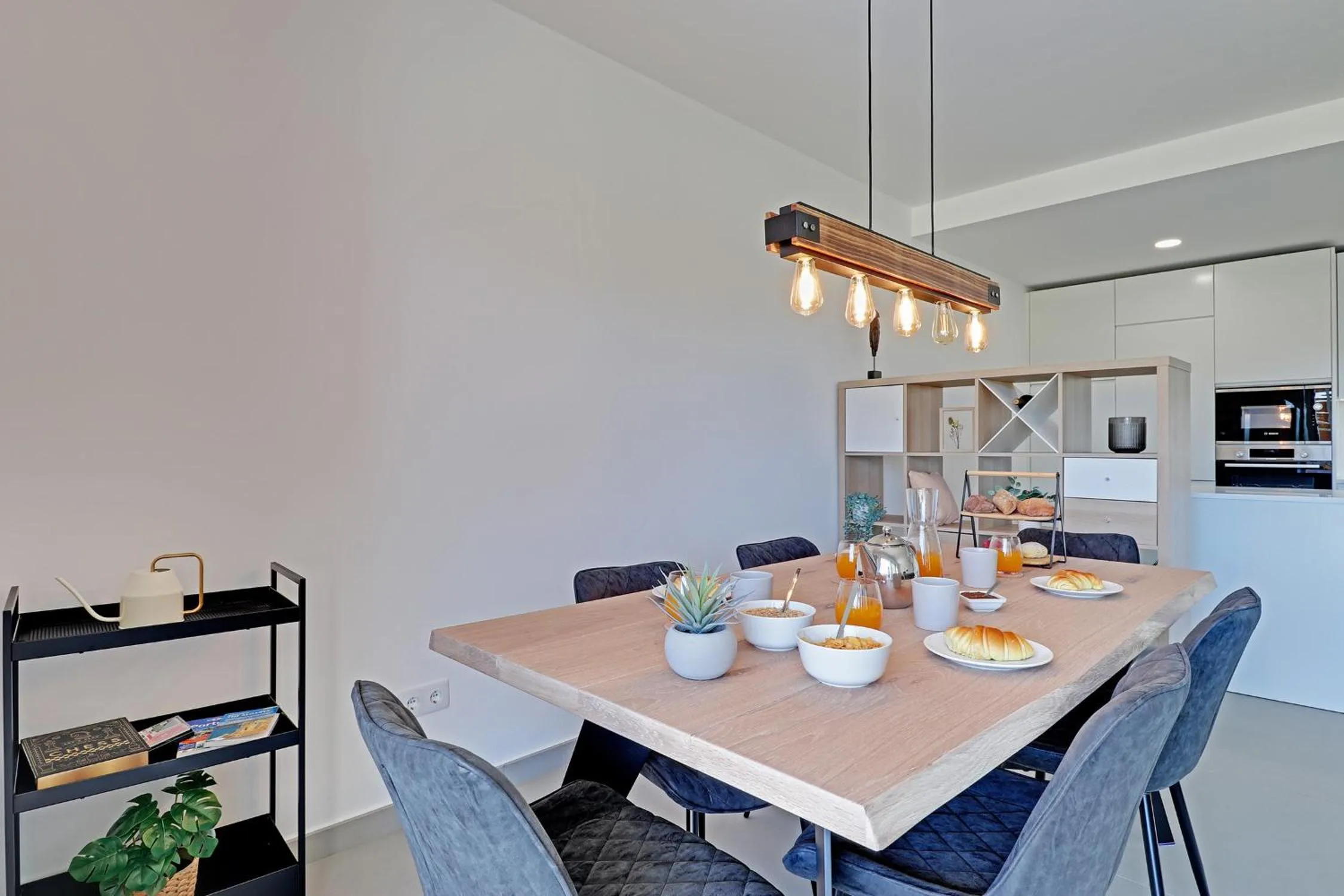 Dining area in Apartamento Vista Jardim by Portucasa