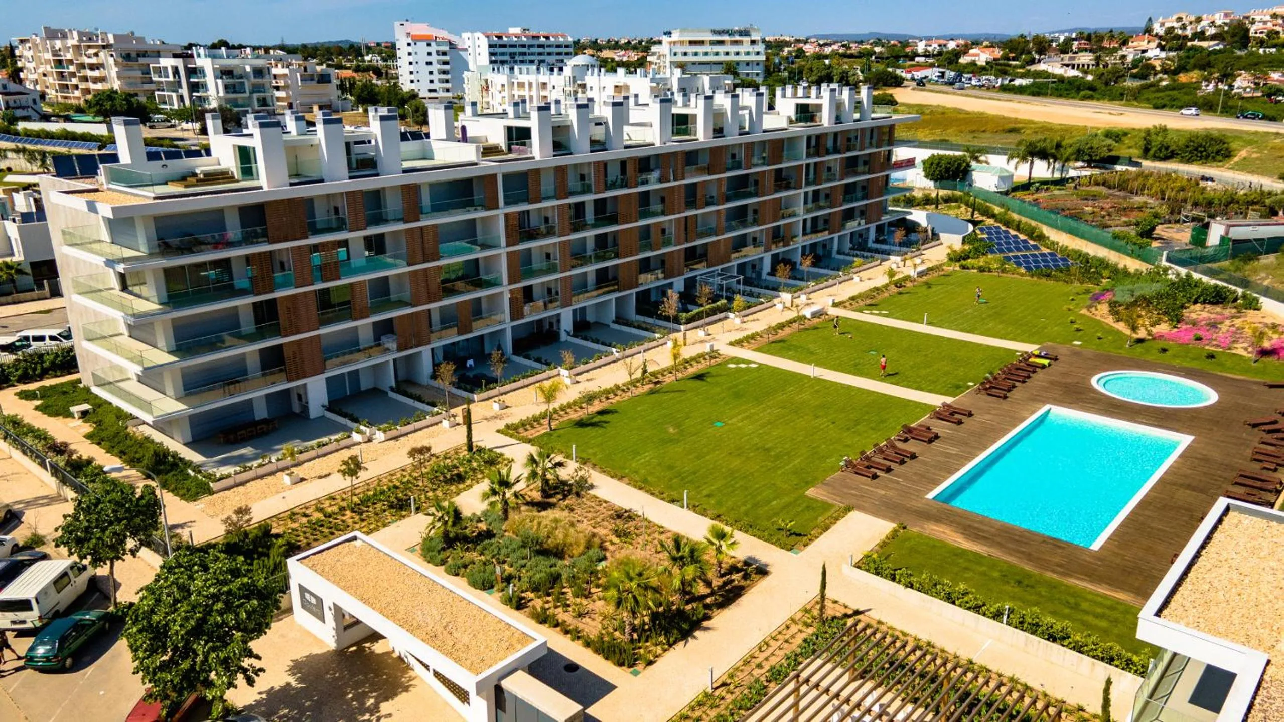 Patio in Apartamento Vista Jardim by Portucasa