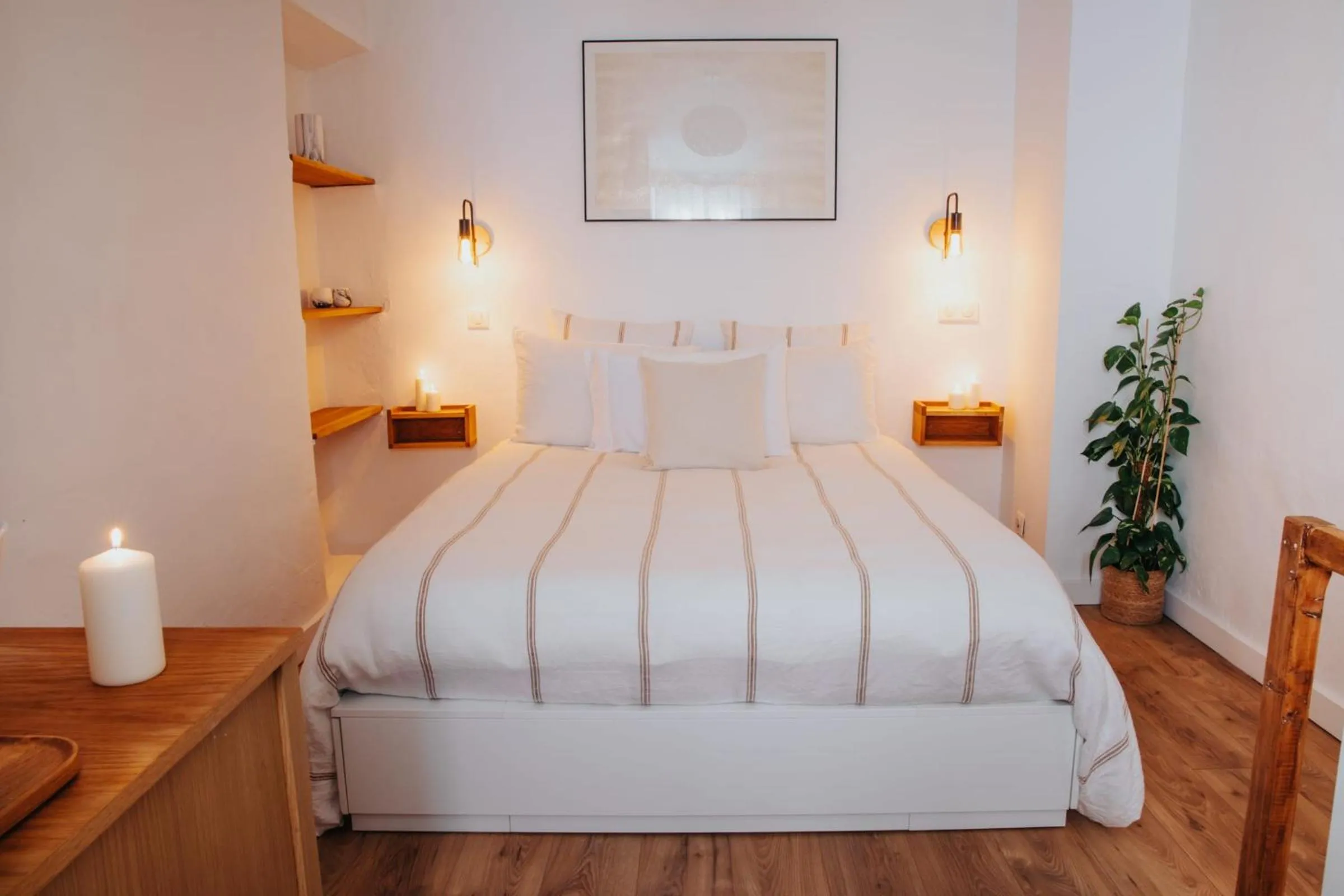 Photo of the whole room, Bed in Perfect family-oriented and recently renovated townhouse in the old Antibes