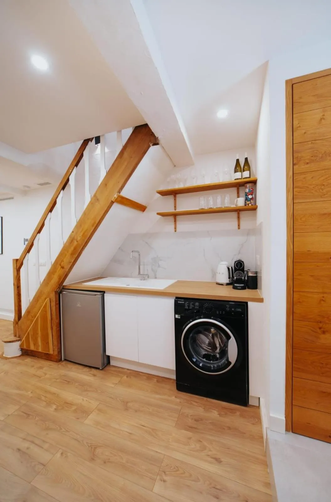 Kitchen or kitchenette in Perfect family-oriented and recently renovated townhouse in the old Antibes
